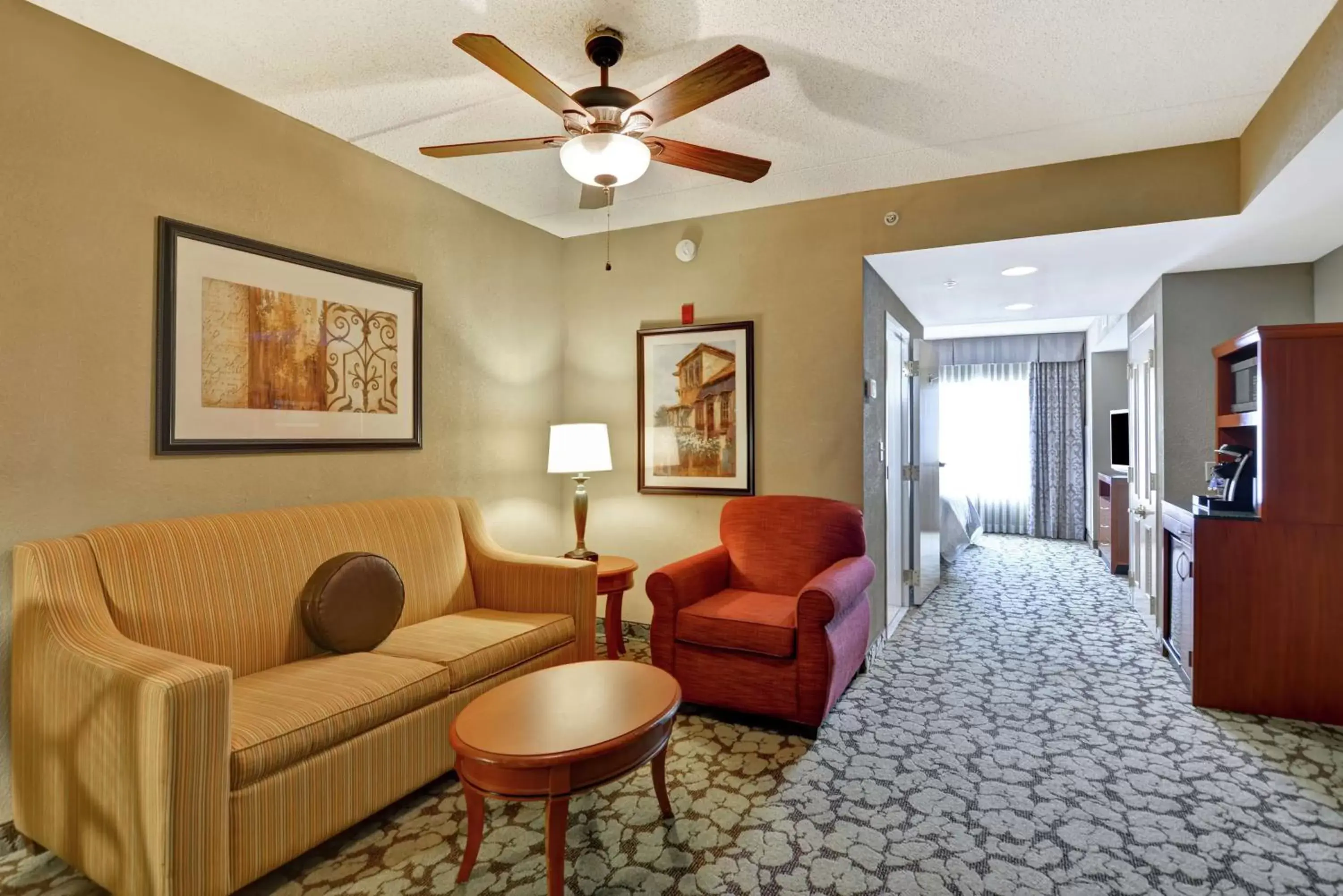 Living room, Seating Area in Hilton Garden Inn Hattiesburg