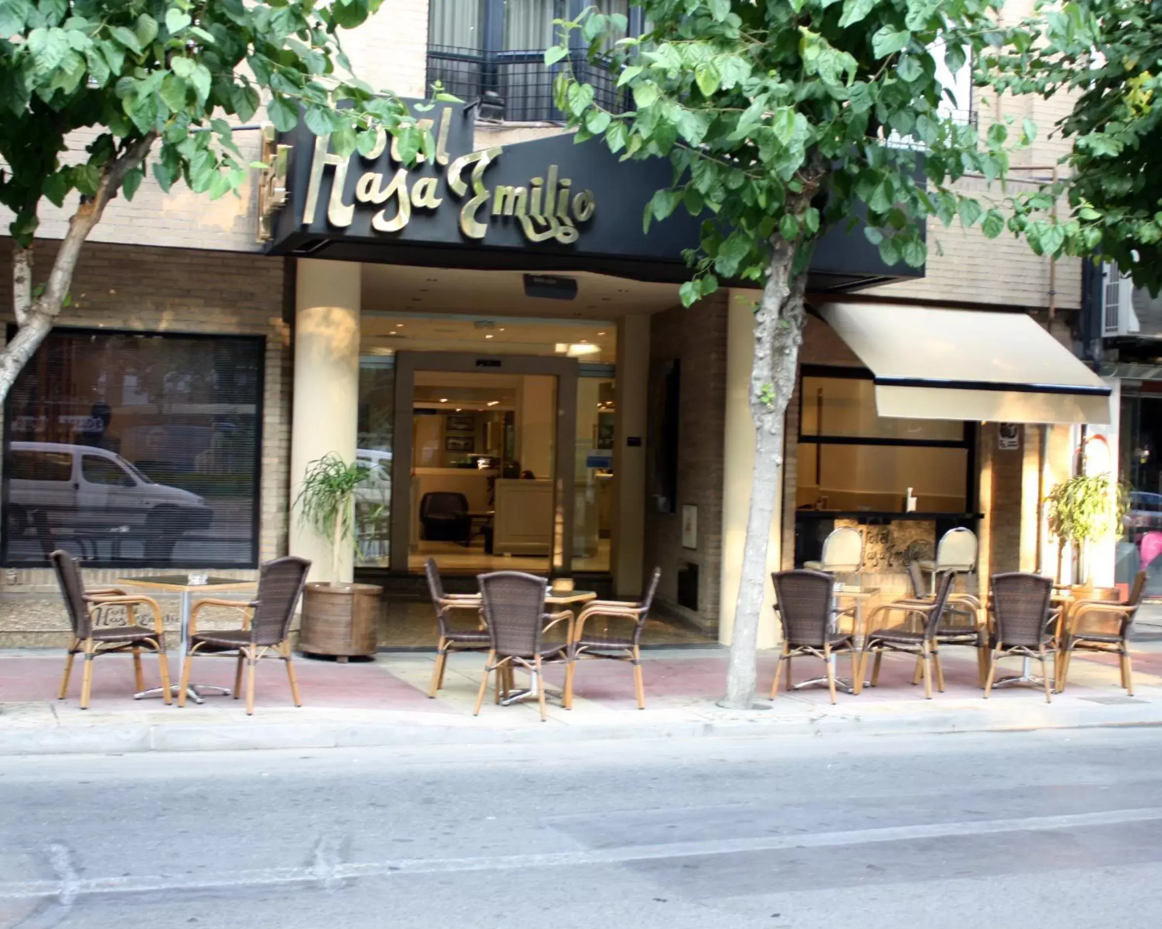 Facade/entrance in Casa Emilio