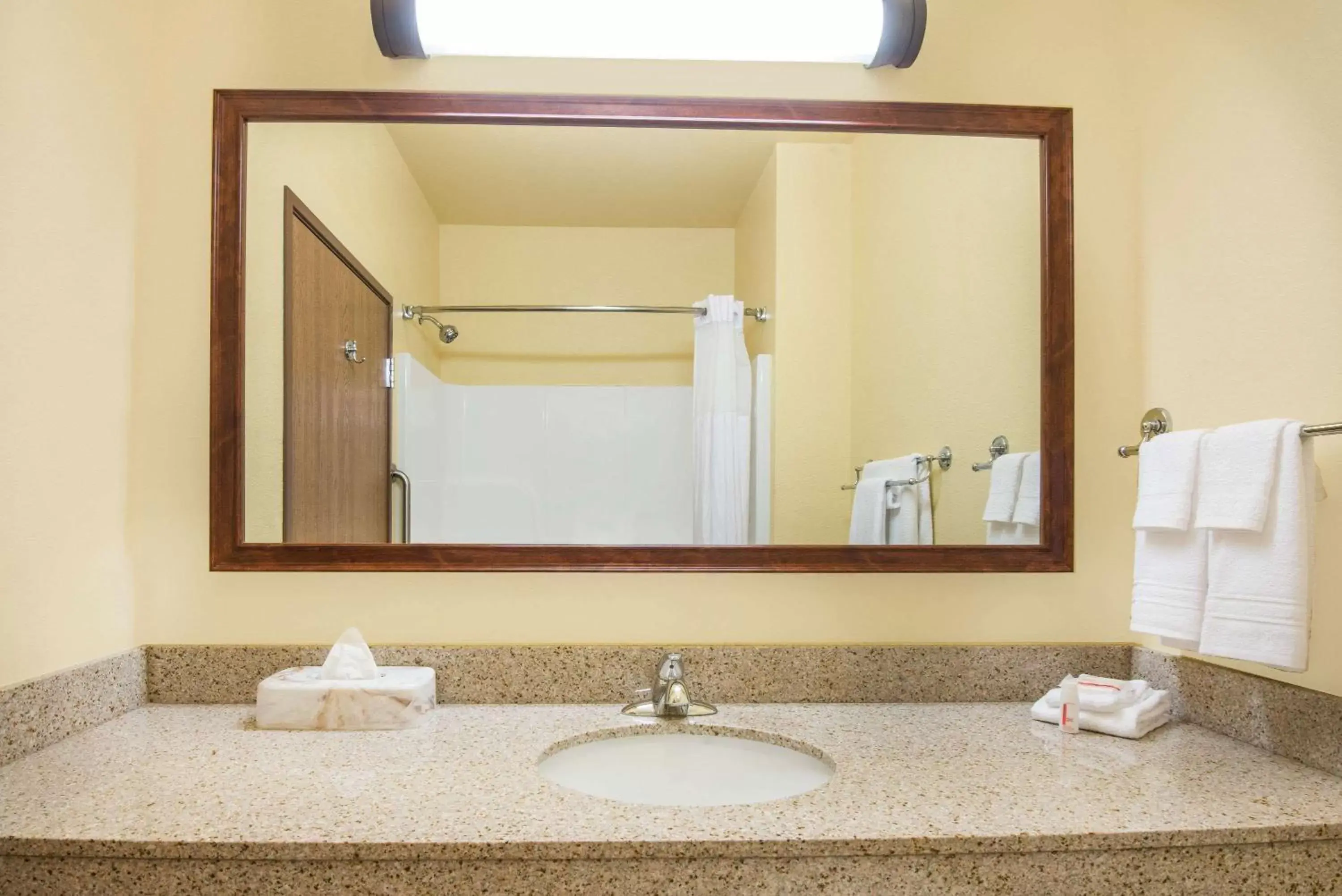 Bathroom in Days Inn by Wyndham Ellis