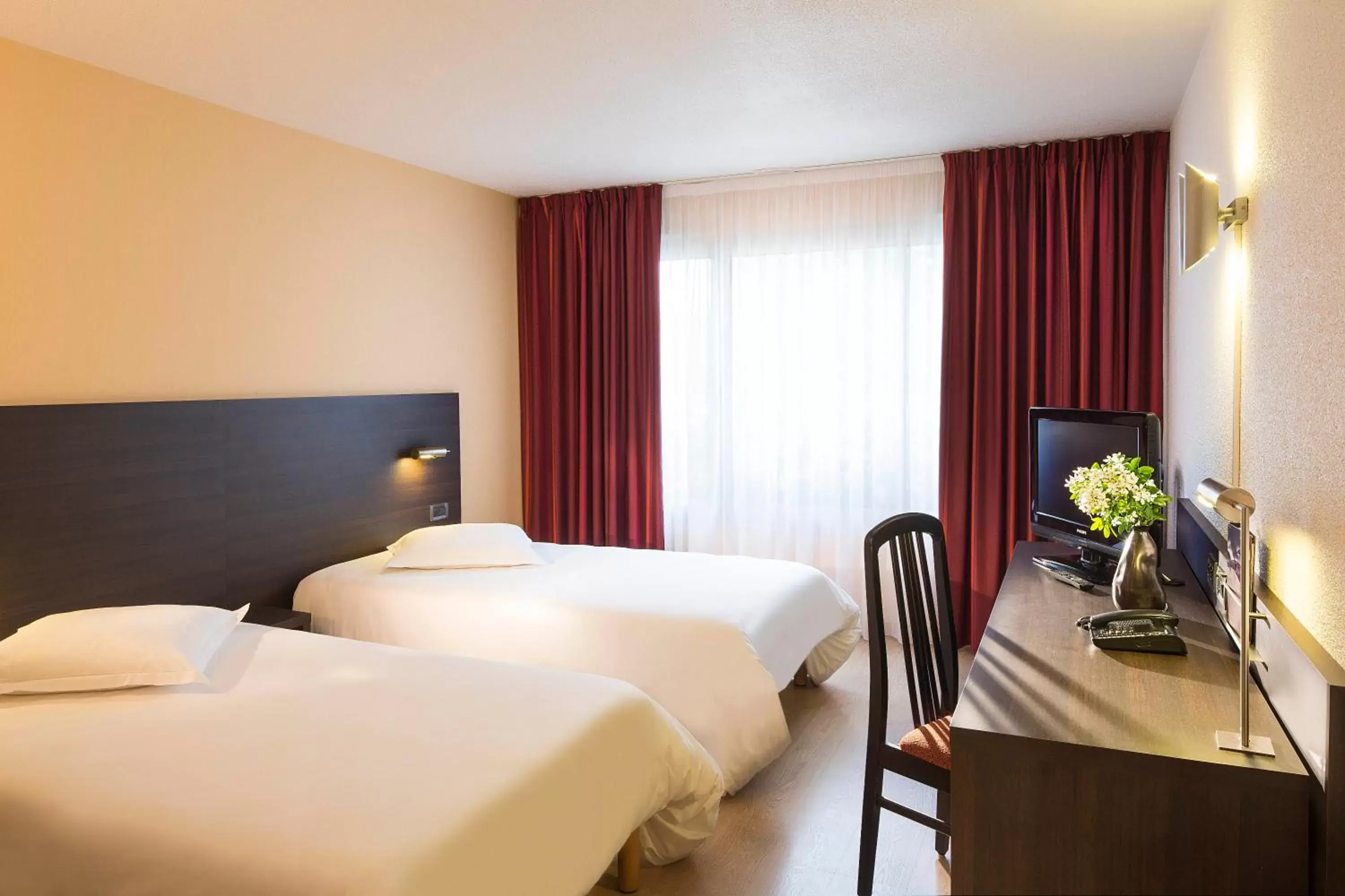 Photo of the whole room, Bed in Escale Oceania Brest Photo of the whole room, Bed in Escale Oceania Brest