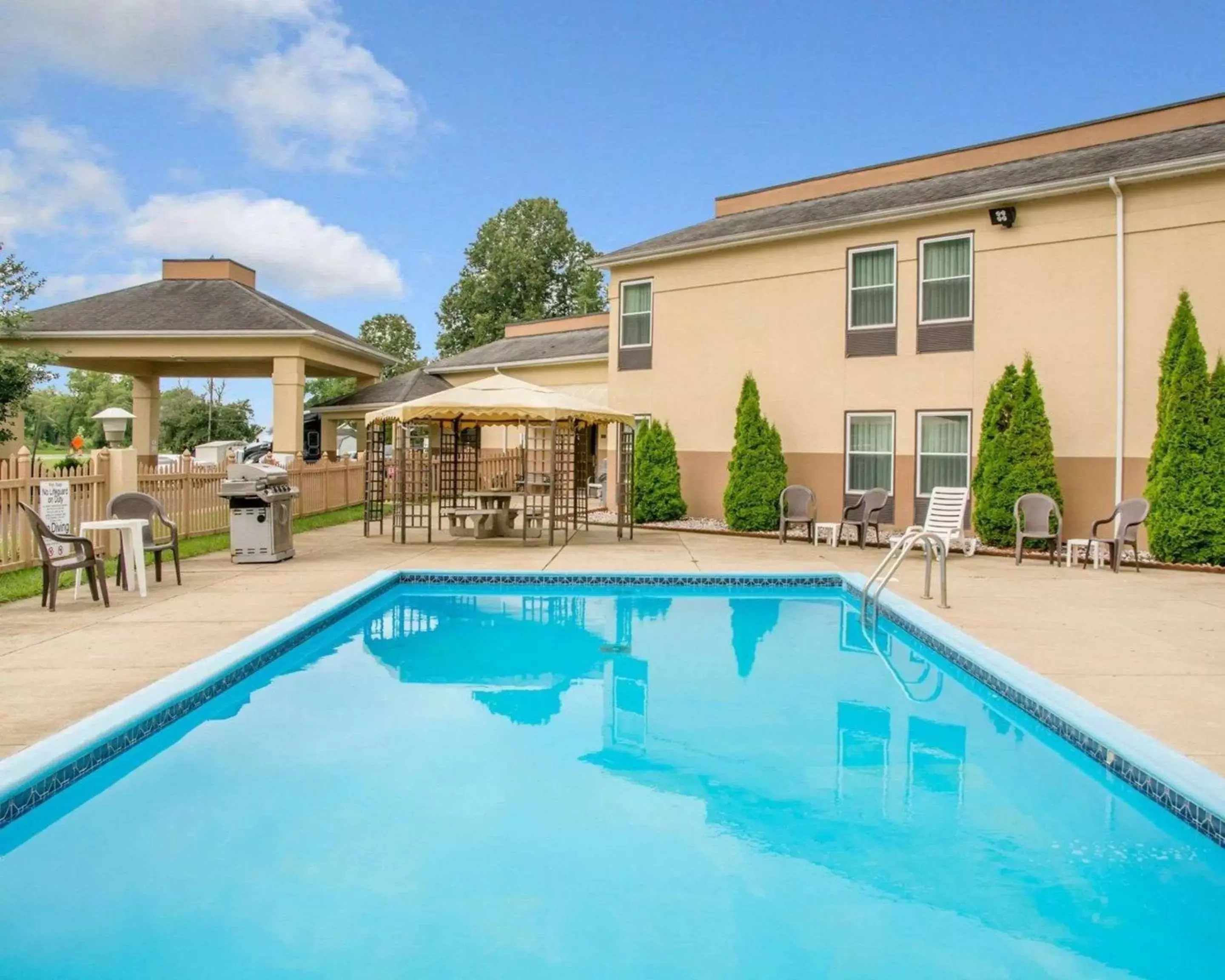 On site, Swimming Pool in Comfort Inn Piketon