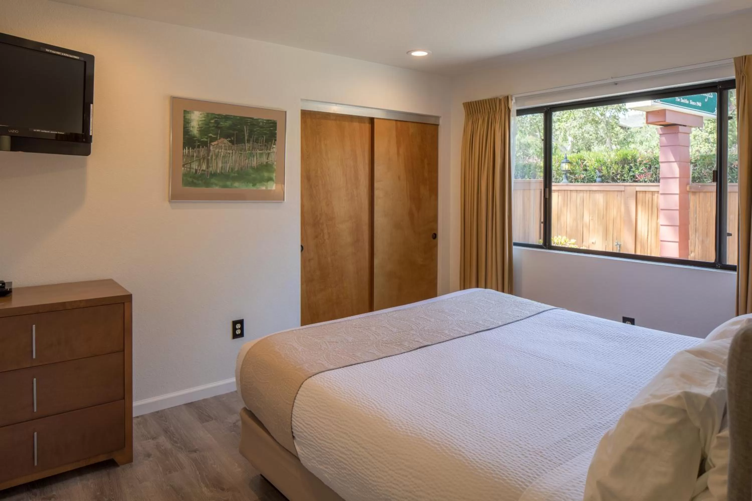 Bedroom, Bed in Andril Fireplace Cottages