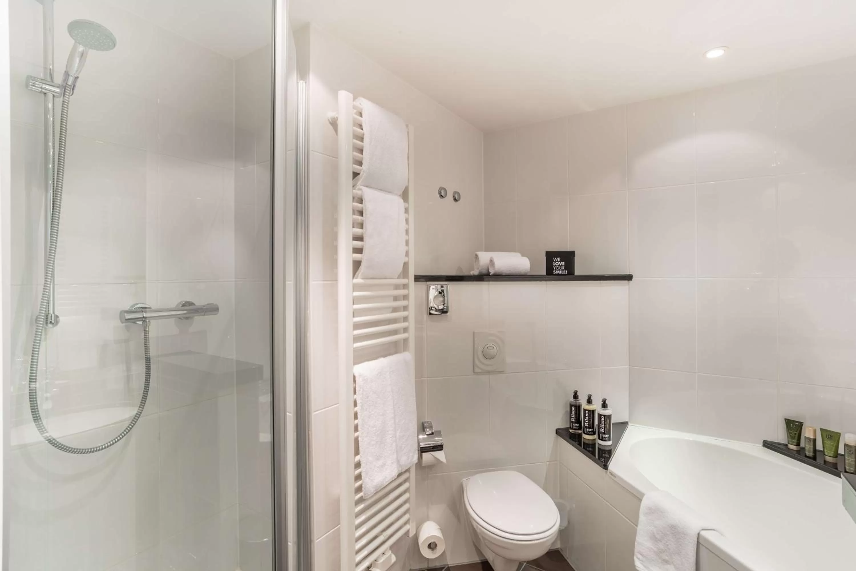 Bathroom in The Rilano Hotel München