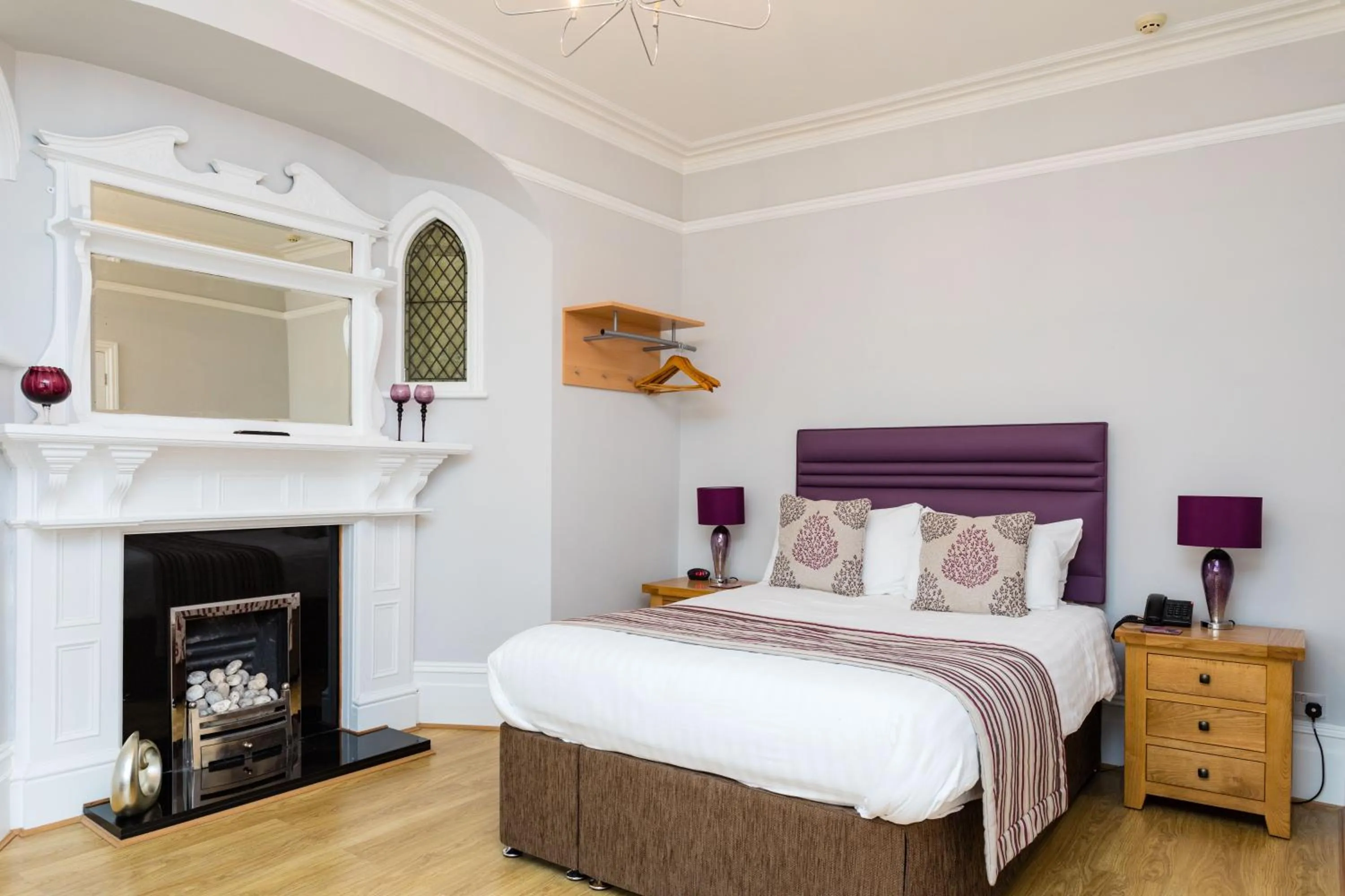 Photo of the whole room, Bed in The Lawn Guest House Gatwick