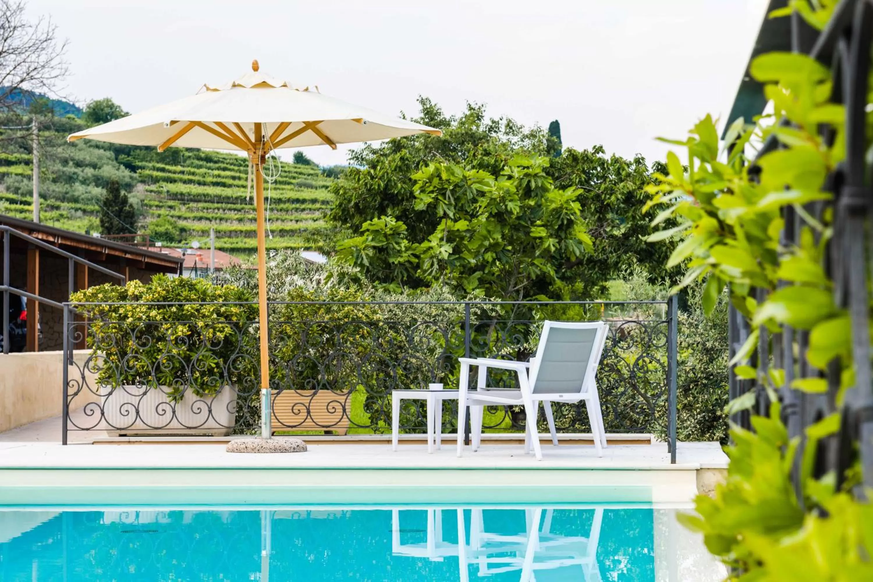 Swimming pool in Hotel Villa Moron