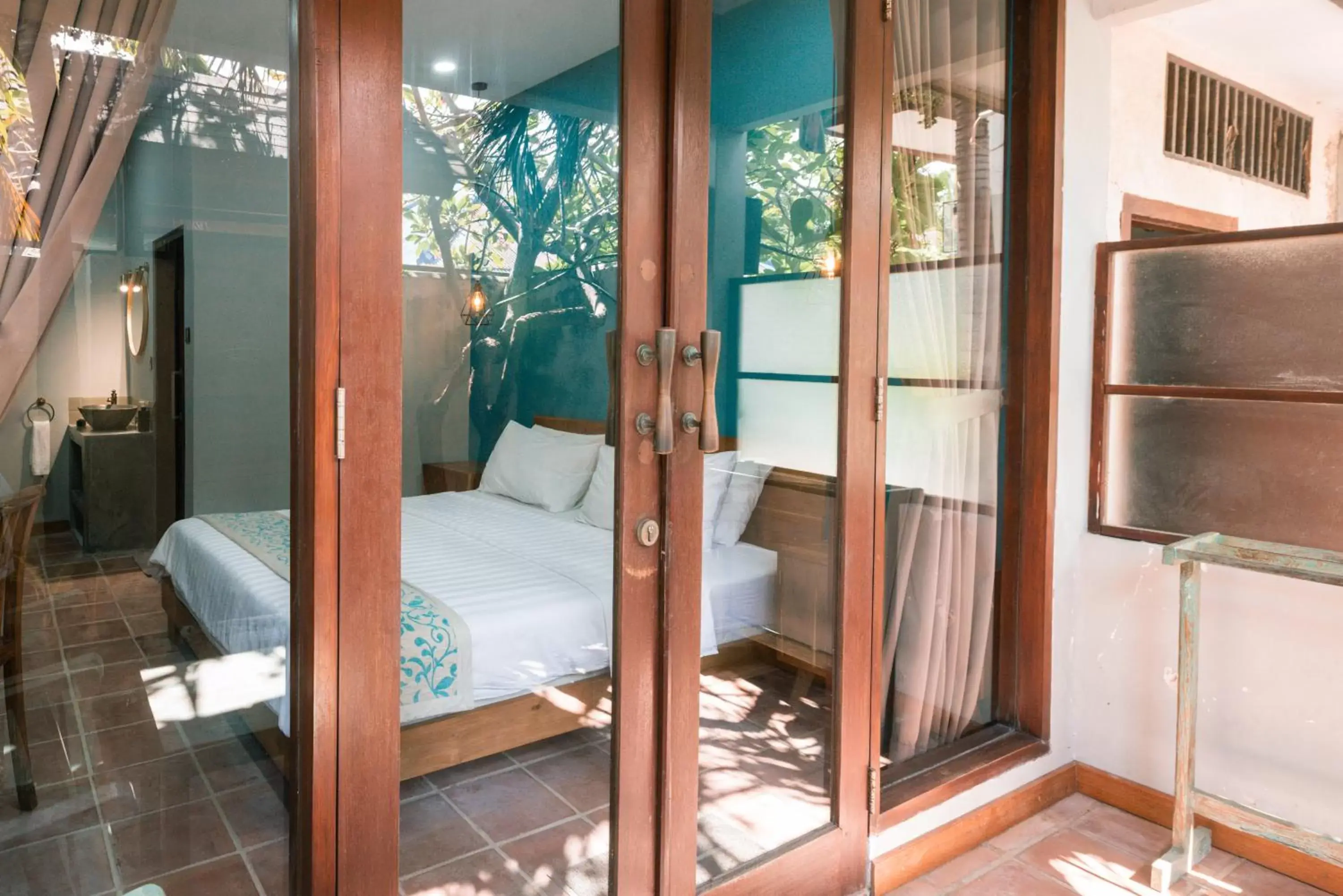 air conditioner, Bed in Trawangan Dive Resort