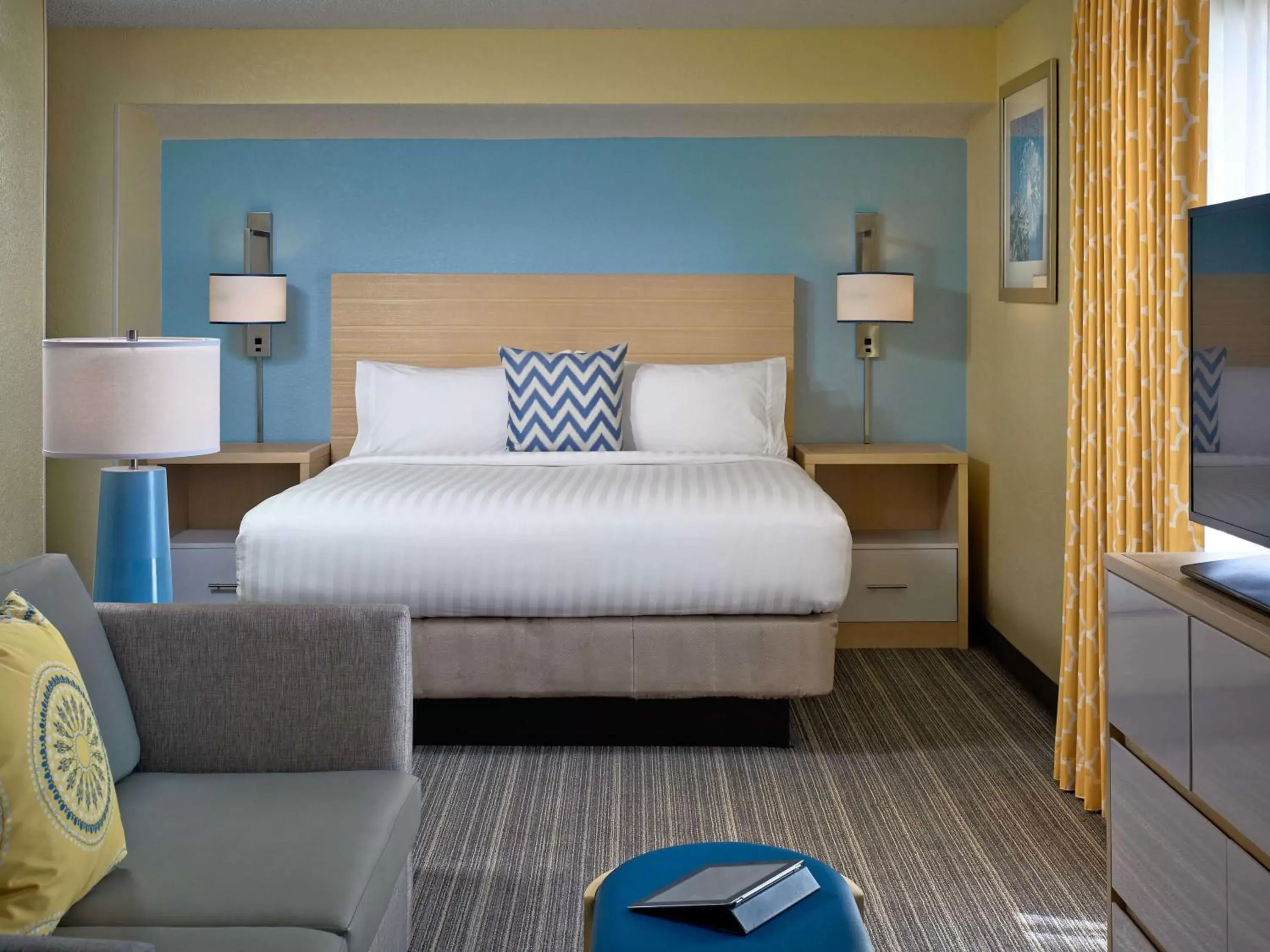 Photo of the whole room, Bed in Sonesta ES Suites Providence - Airport