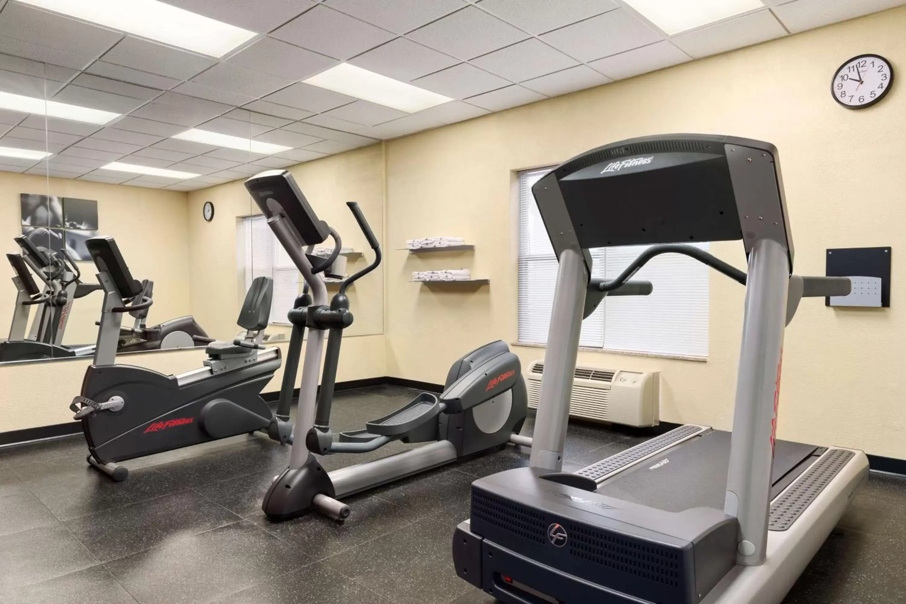 Activities, Fitness Center/Facilities in Country Inn & Suites by Radisson, Frackville (Pottsville), PA