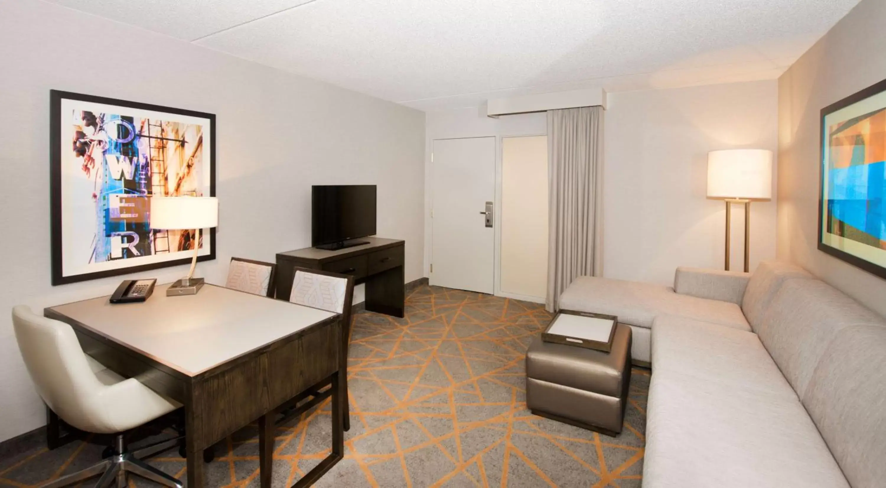 Living room, Seating Area in Embassy Suites by Hilton Cincinnati Northeast - Blue Ash