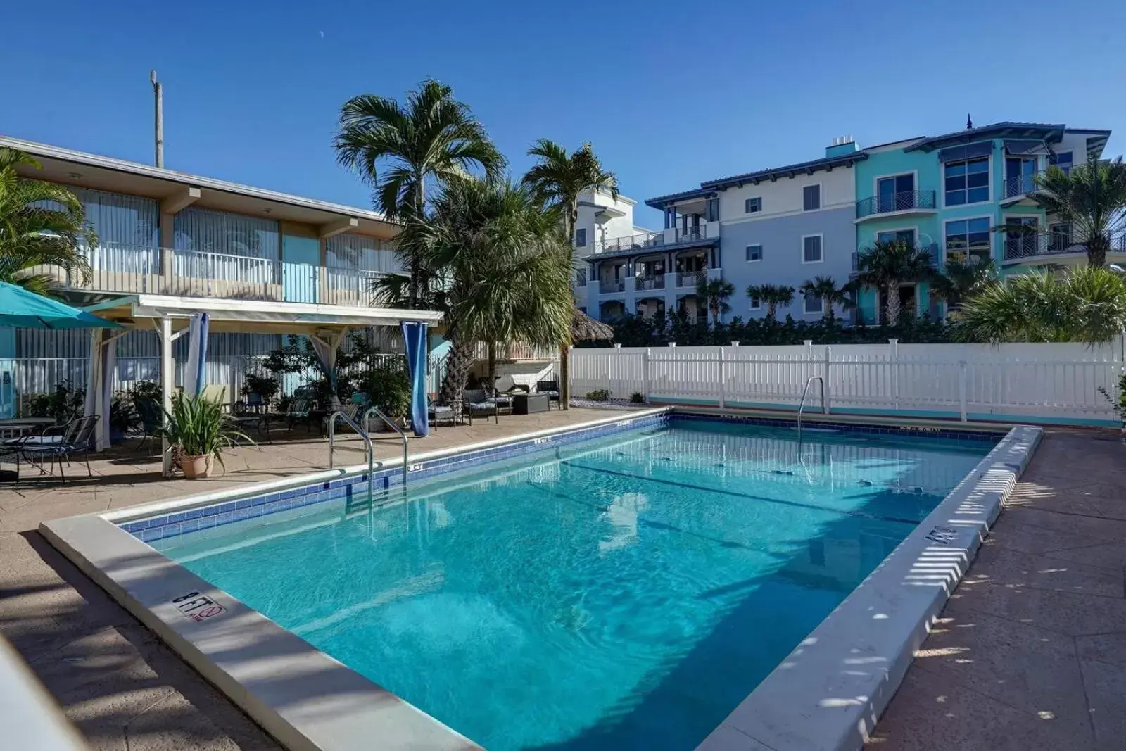 Property building, Swimming Pool in Castle by the Sea Motel