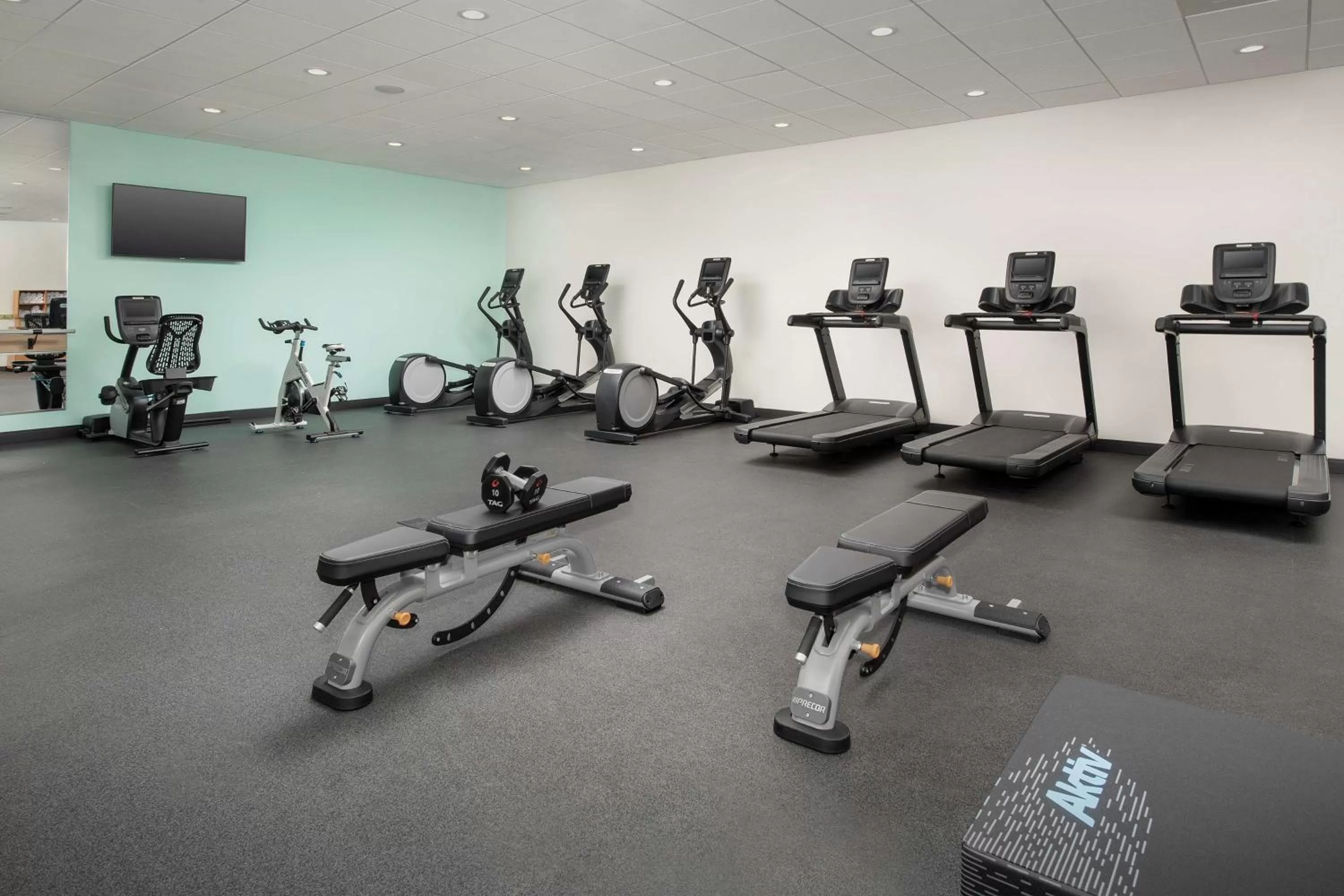 Fitness centre/facilities in Tru By Hilton Charlotte Airport Lake Pointe