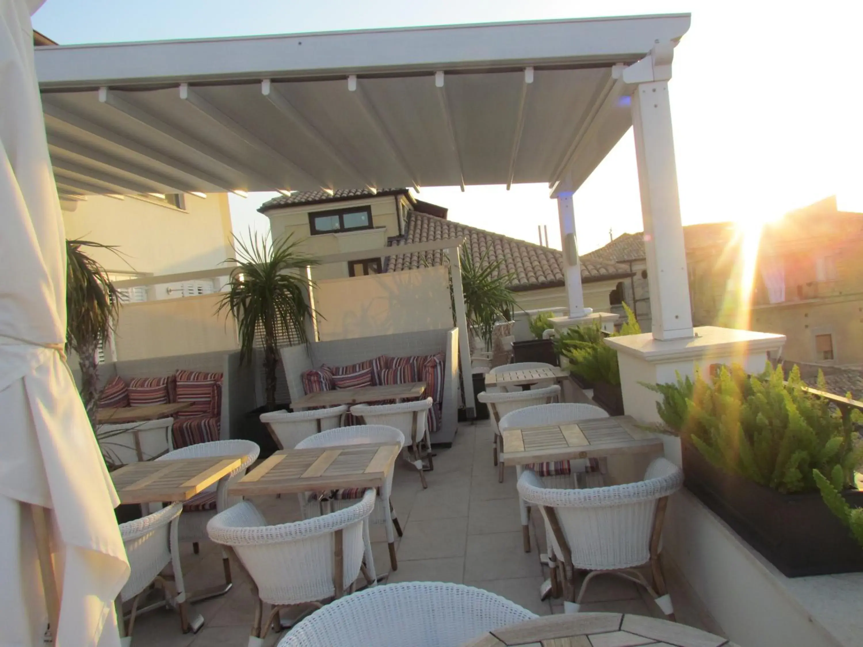 Balcony/Terrace, Restaurant/Places to Eat in Piccolo Grand Hotel