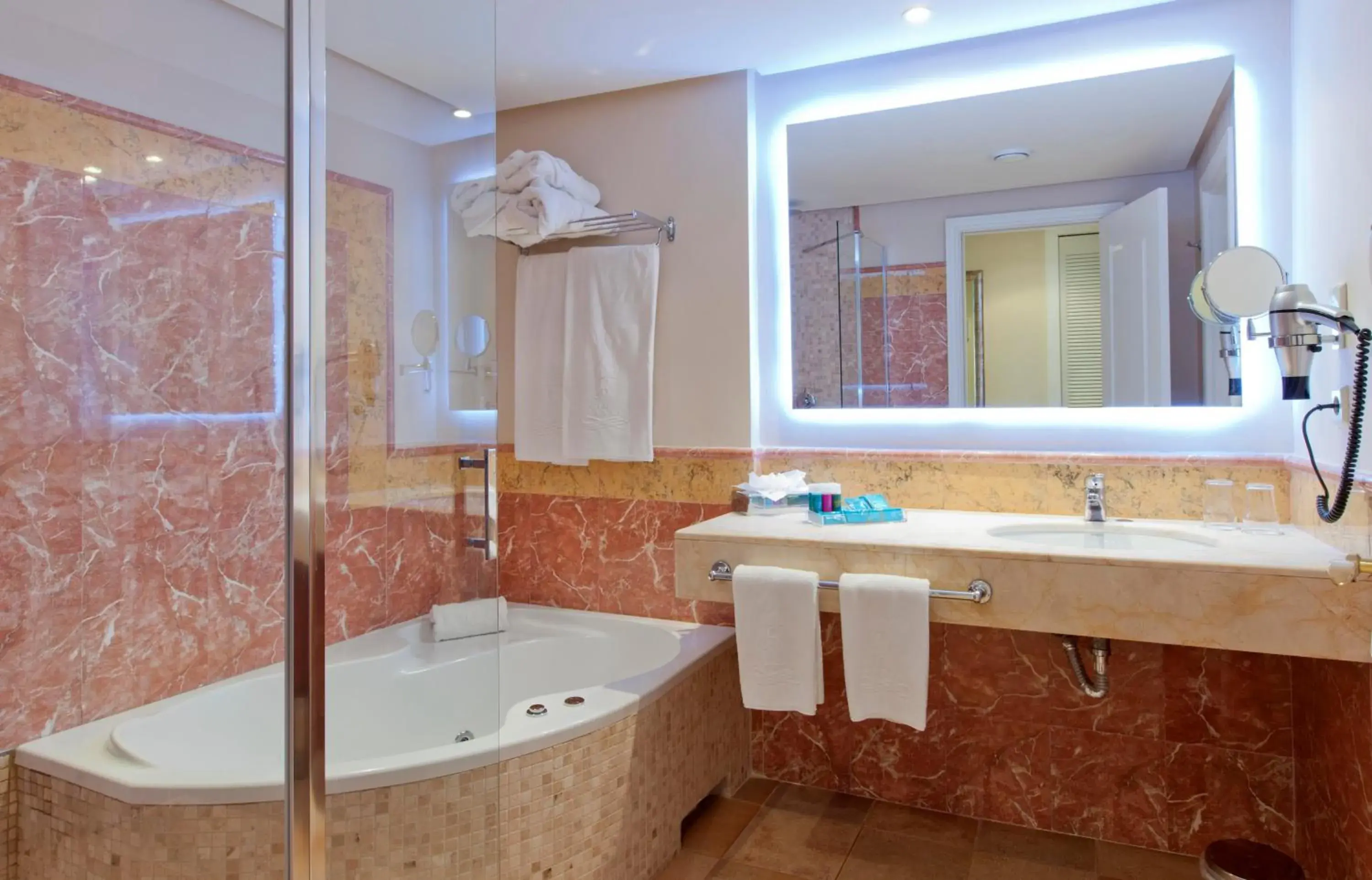 Bathroom in Lago Garden Apart-Suites & Spa Hotel