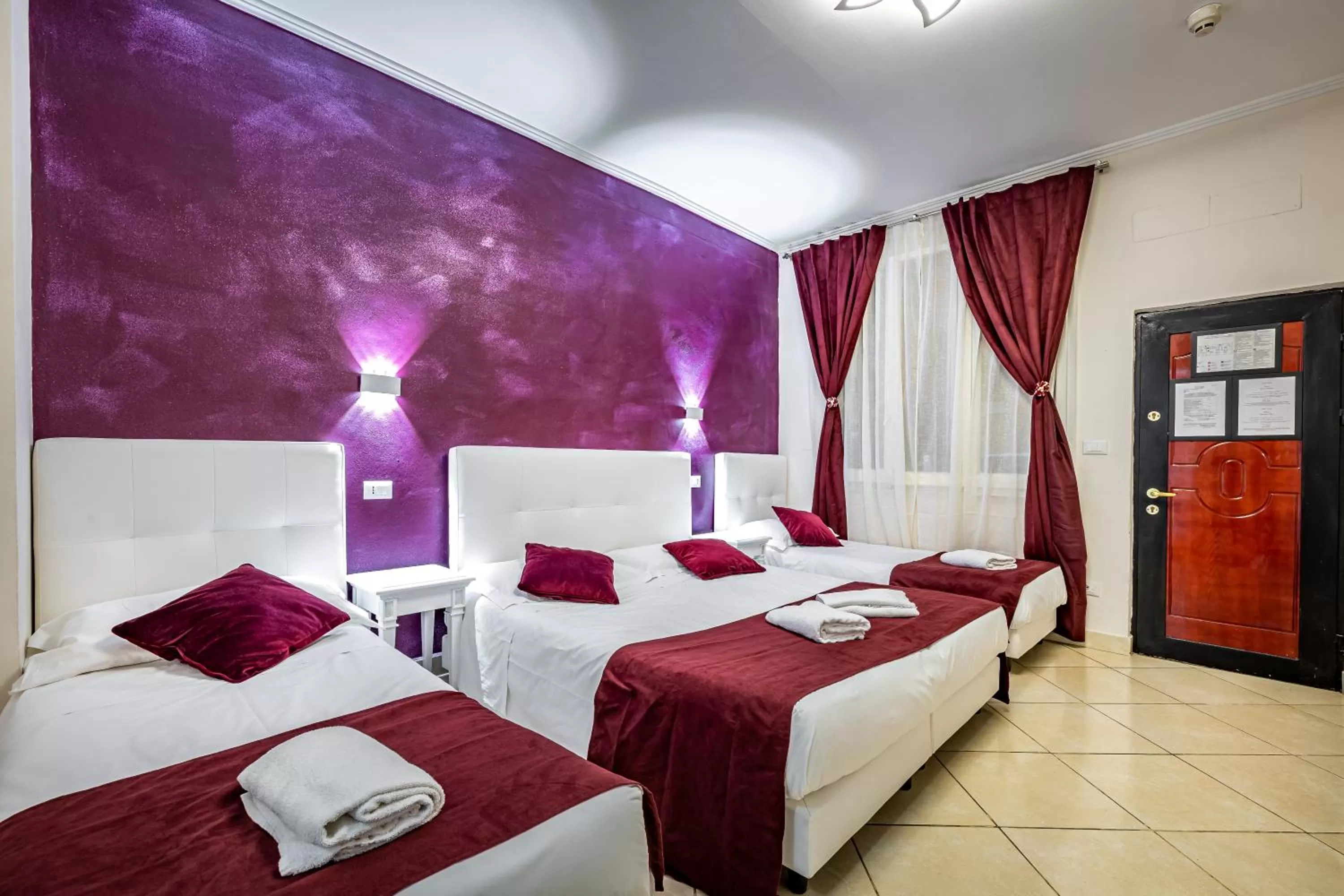 Bedroom, Bed in HOTEL VENETO con accesso ZTL