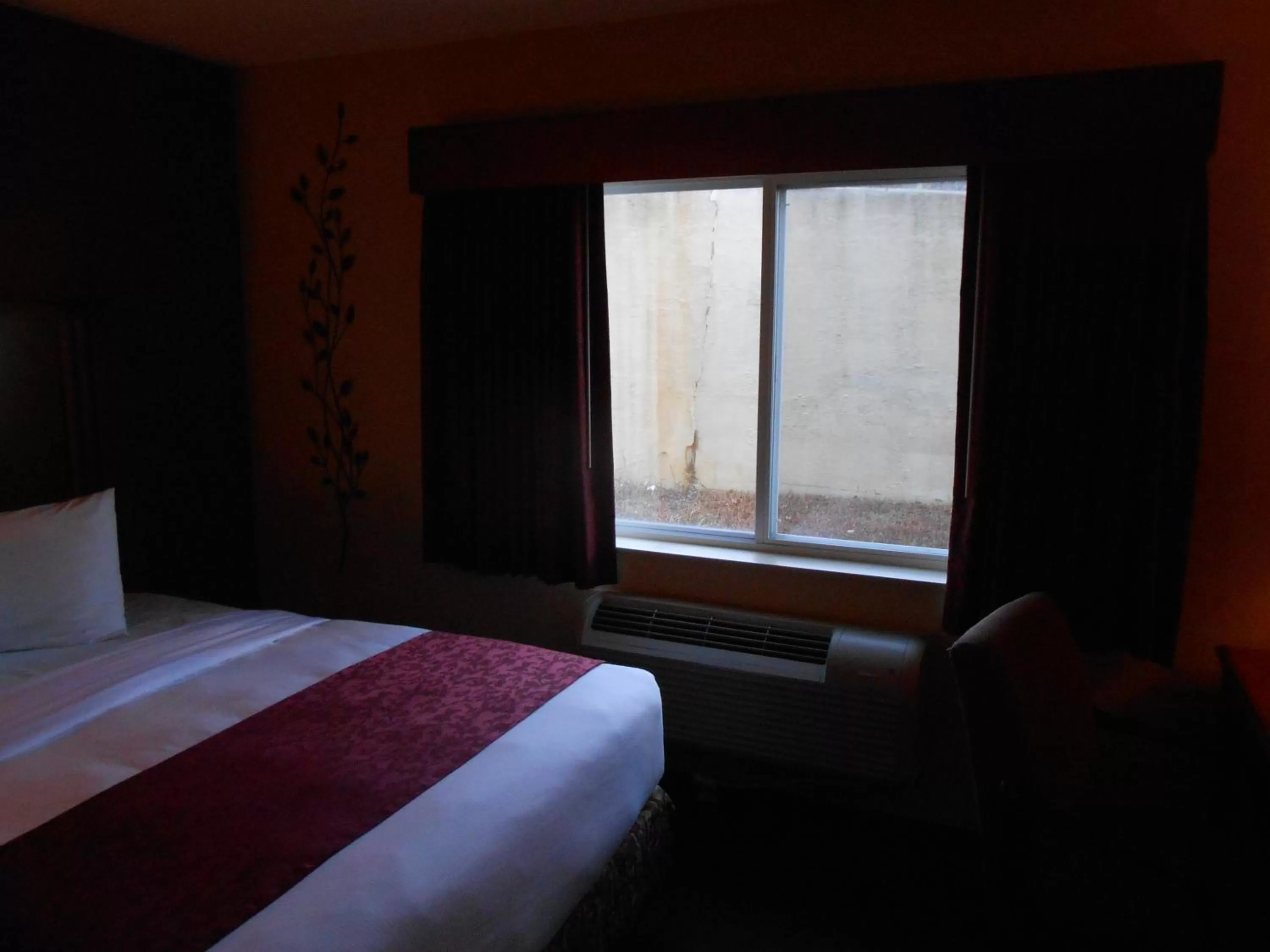 Deluxe King Room - Mobility Access/Non-Smoking in AmericInn by Wyndham McAlester