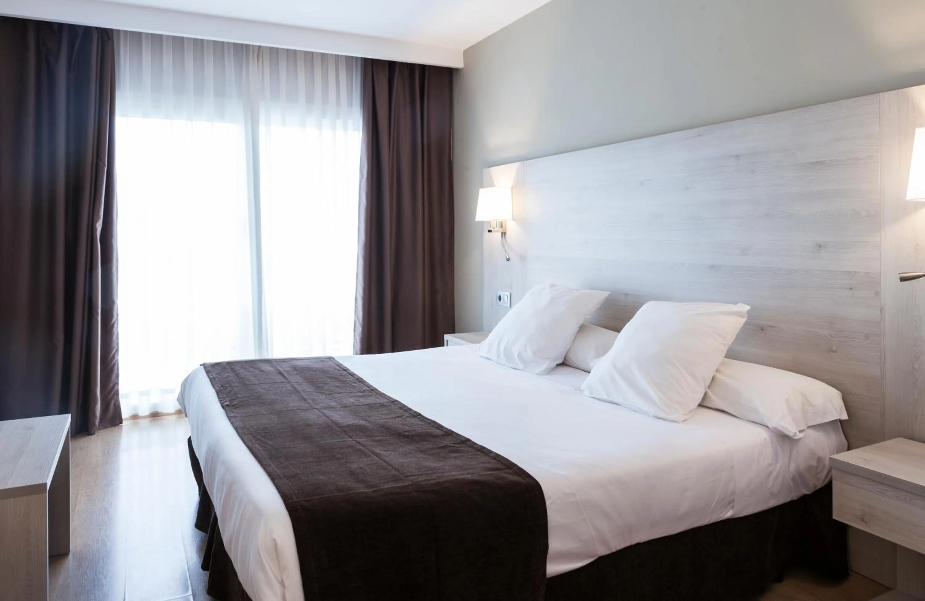 Double or Twin Room with Pool View in Hotel Helios Lloret