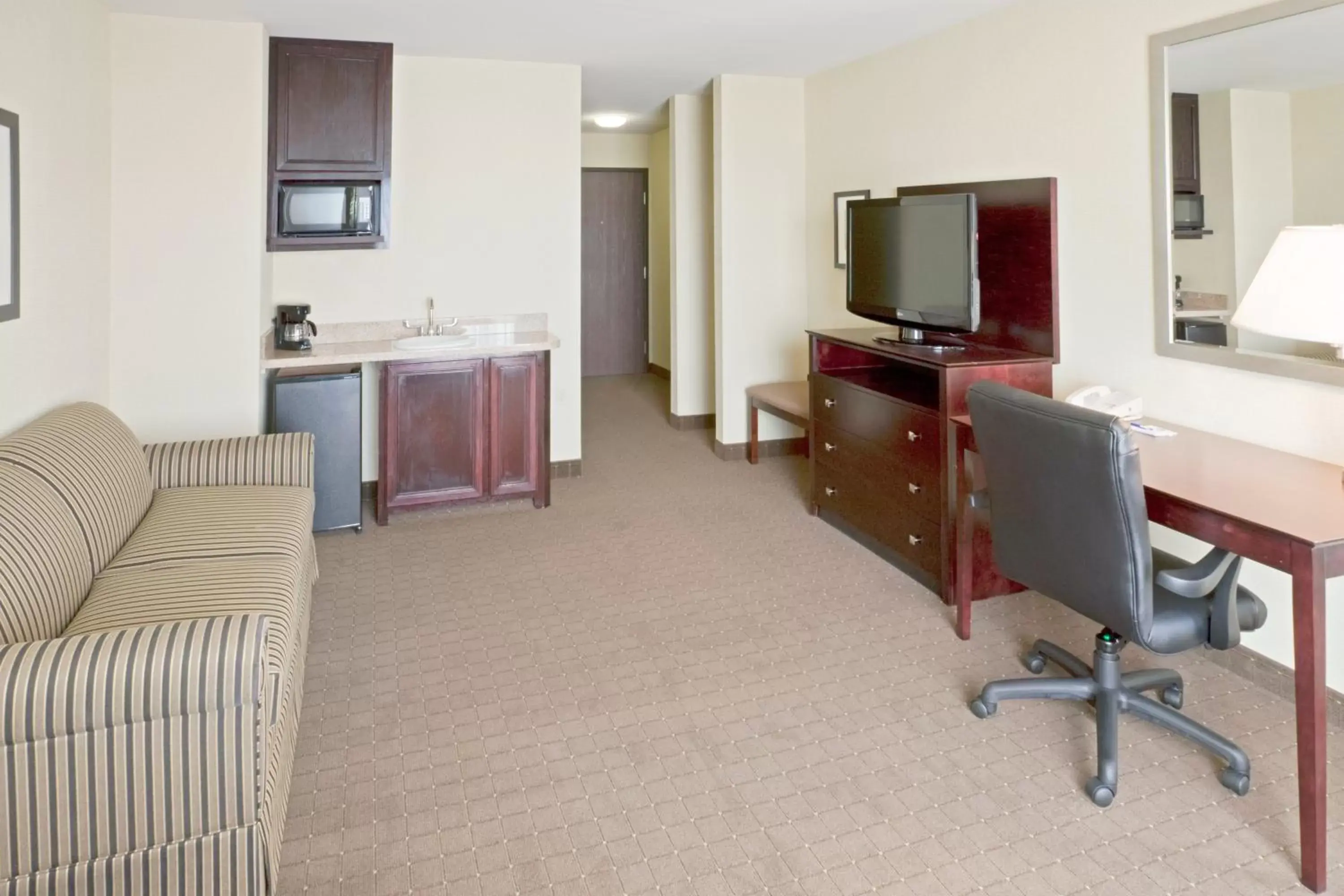 Photo of the whole room, TV/Entertainment Center in Holiday Inn Express Hotel & Suites Eagle Pass, an IHG Hotel