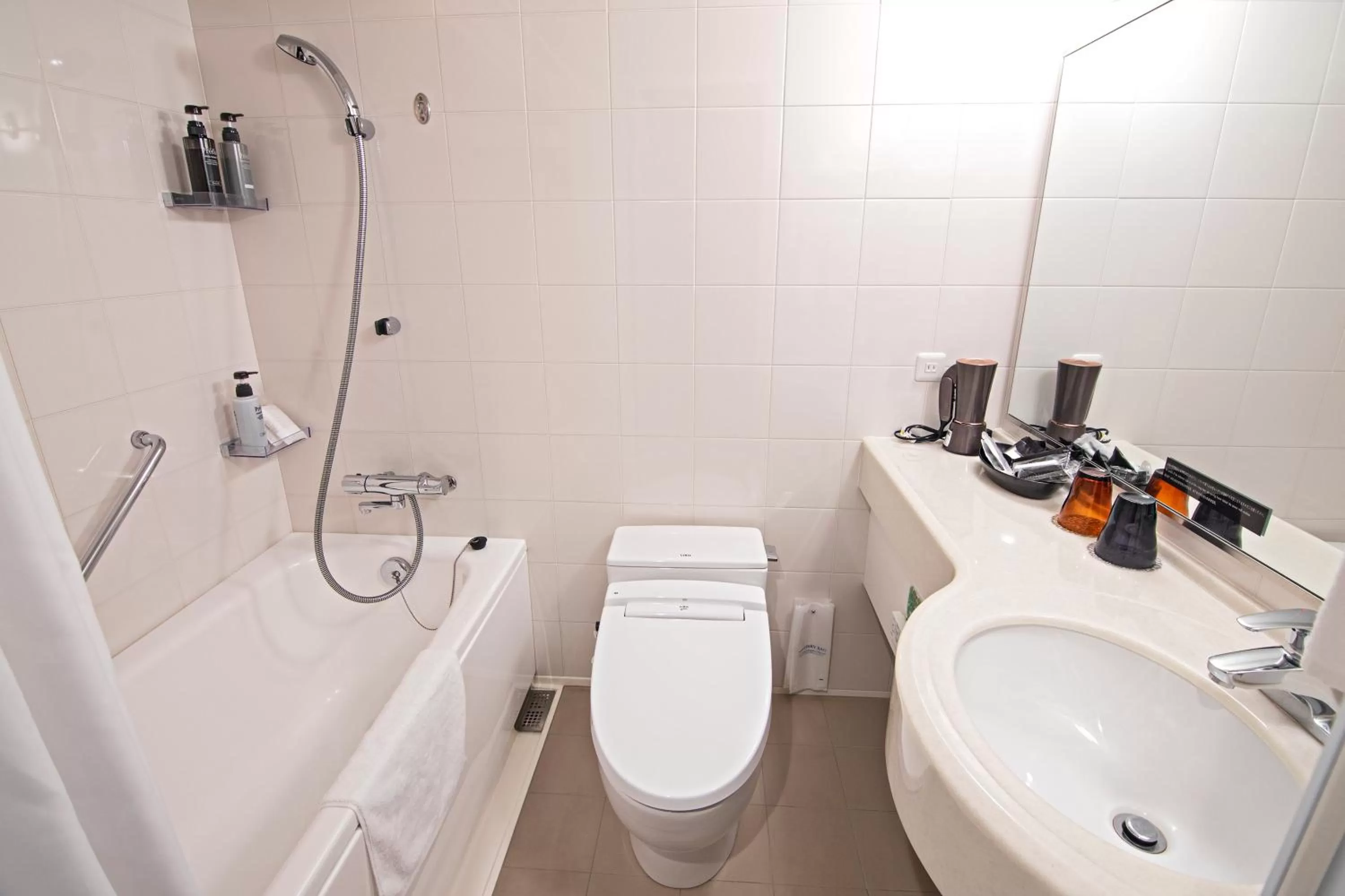 Shower in Hotel Ninja Black