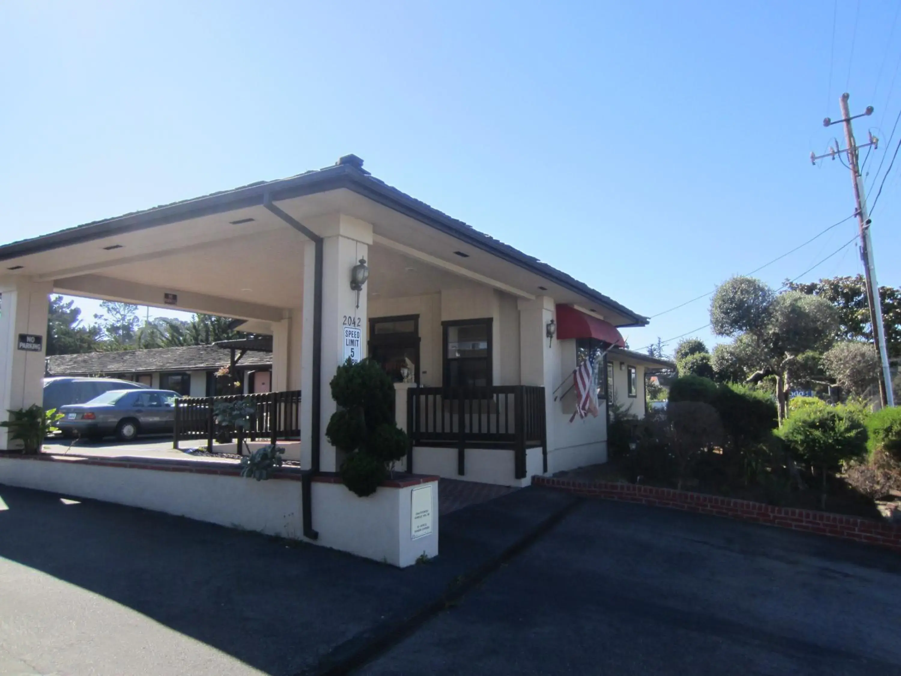 Property building in Monterey Fairgrounds Inn Property building in Monterey Fairgrounds Inn