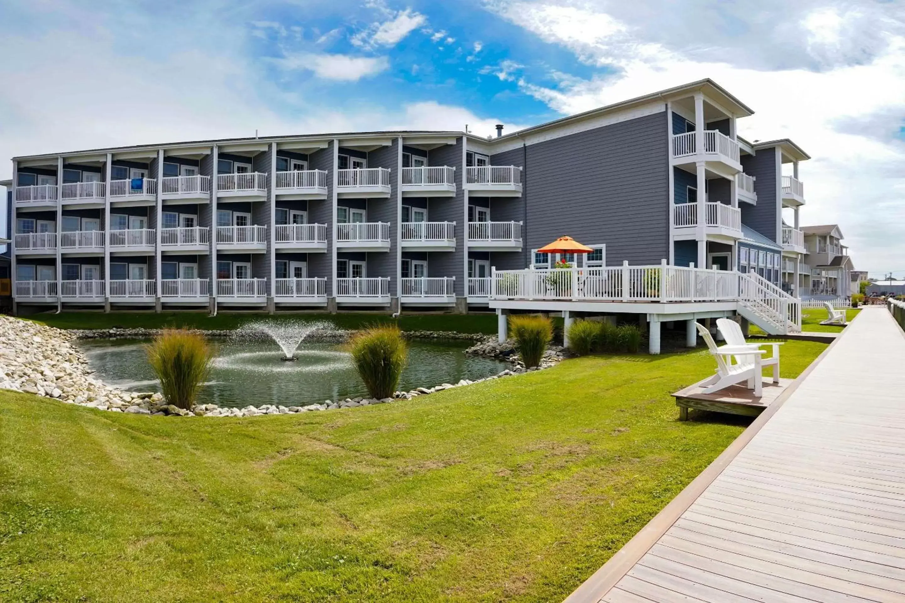 Property Building in Comfort Suites Chincoteague Island Bayfront Resort