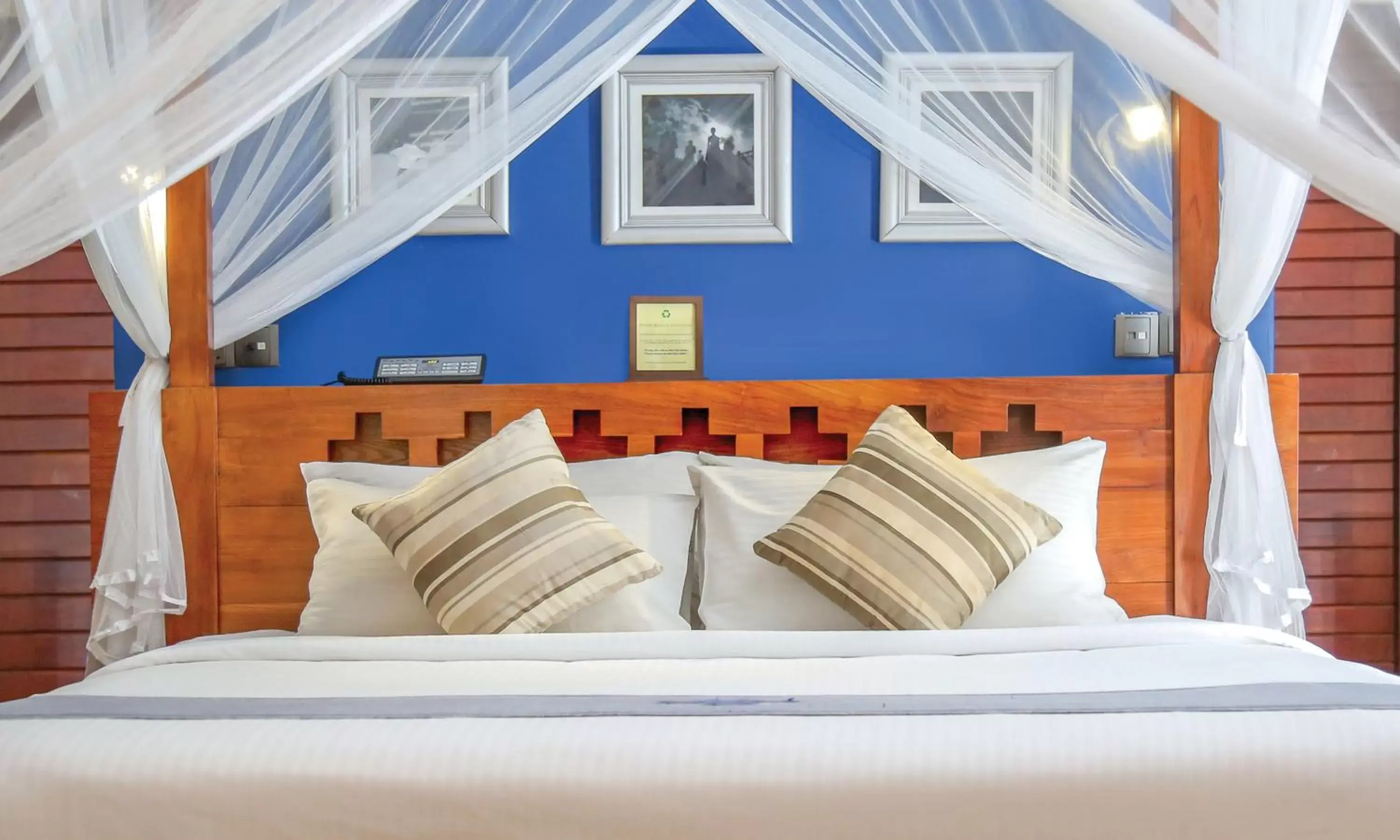Bed in Colombo Court Hotel & Spa
