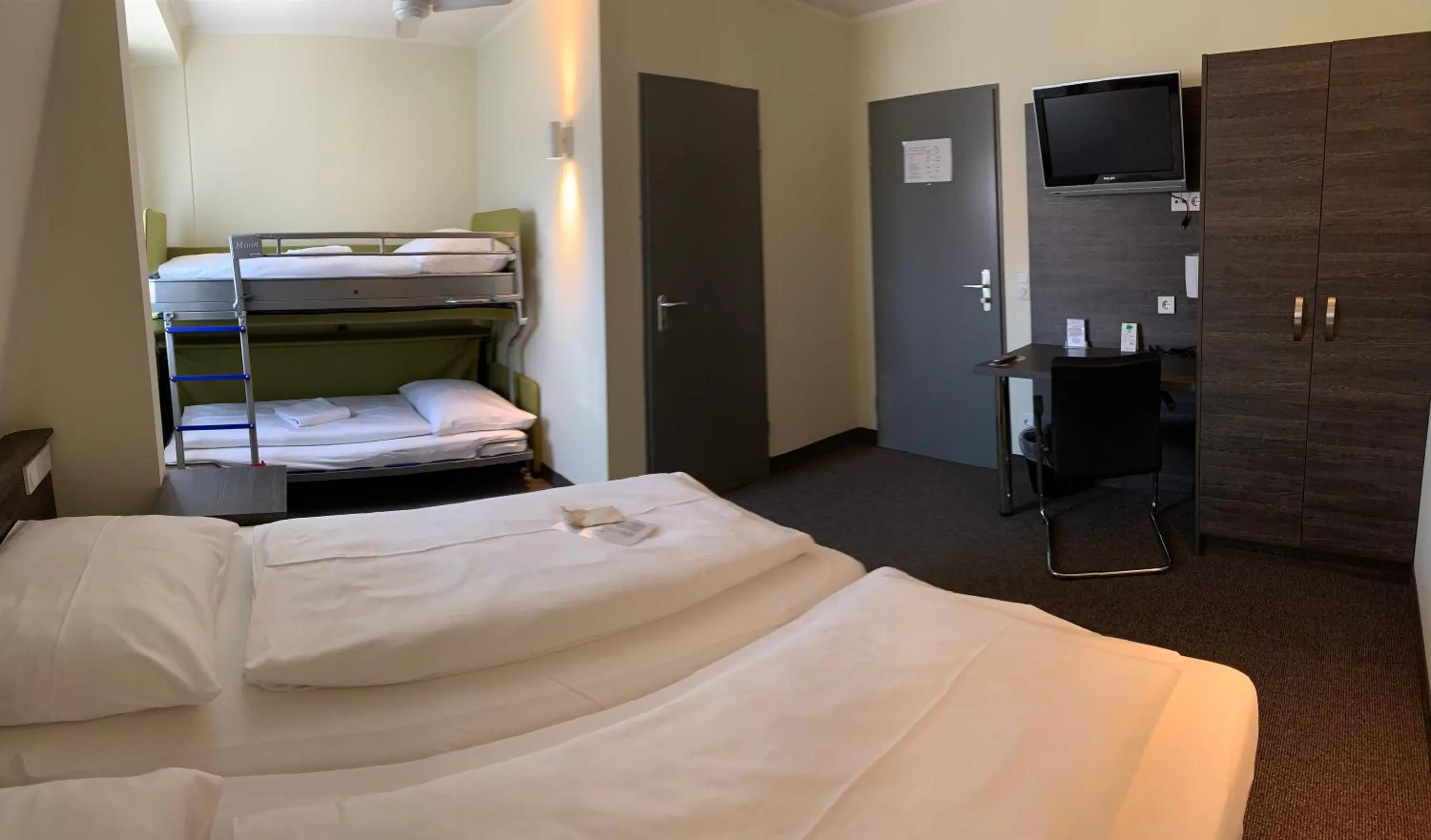bunk bed, Bed in Behringers City Hotel Nürnberg