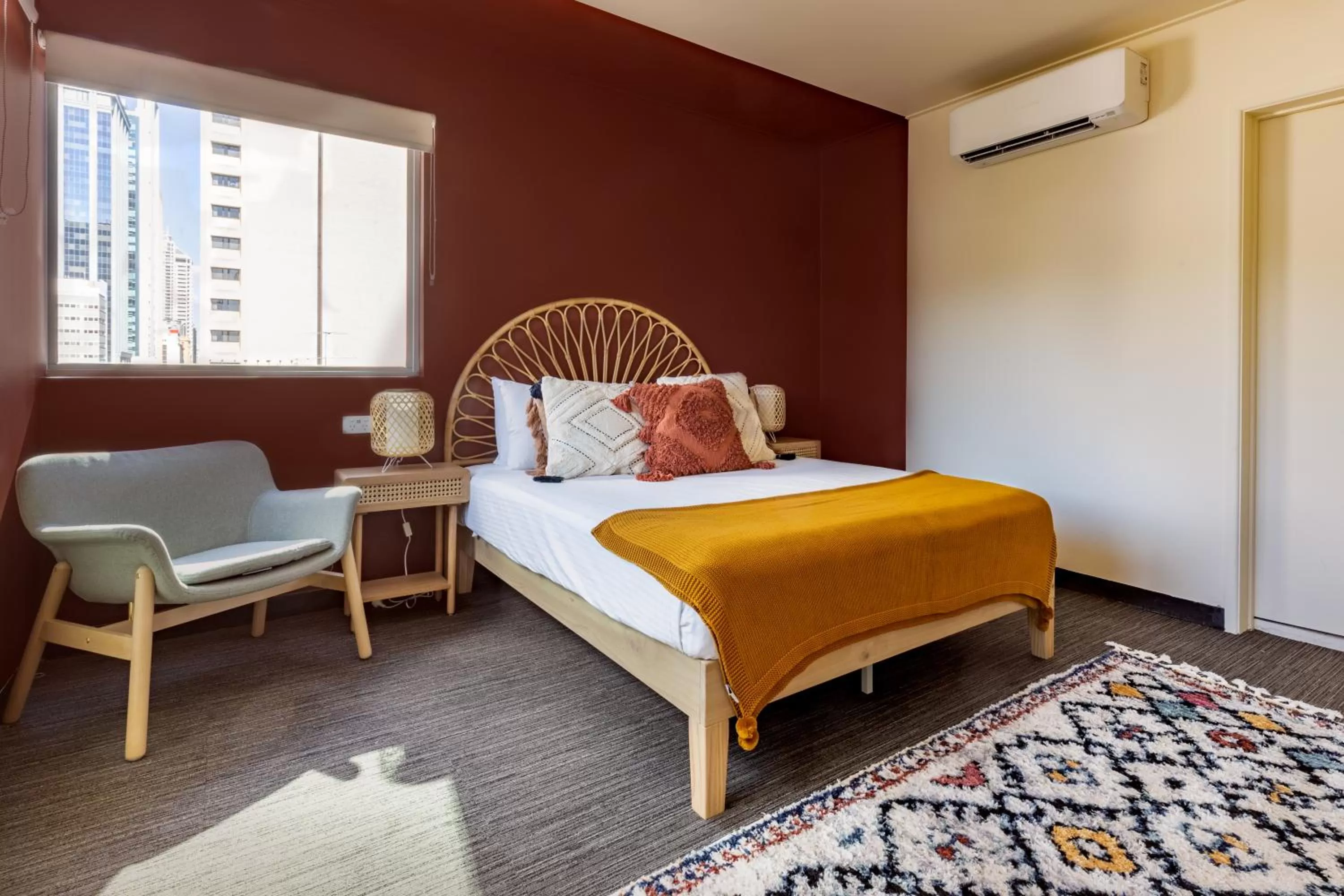 Photo of the whole room, Bed in Roamer Brisbane