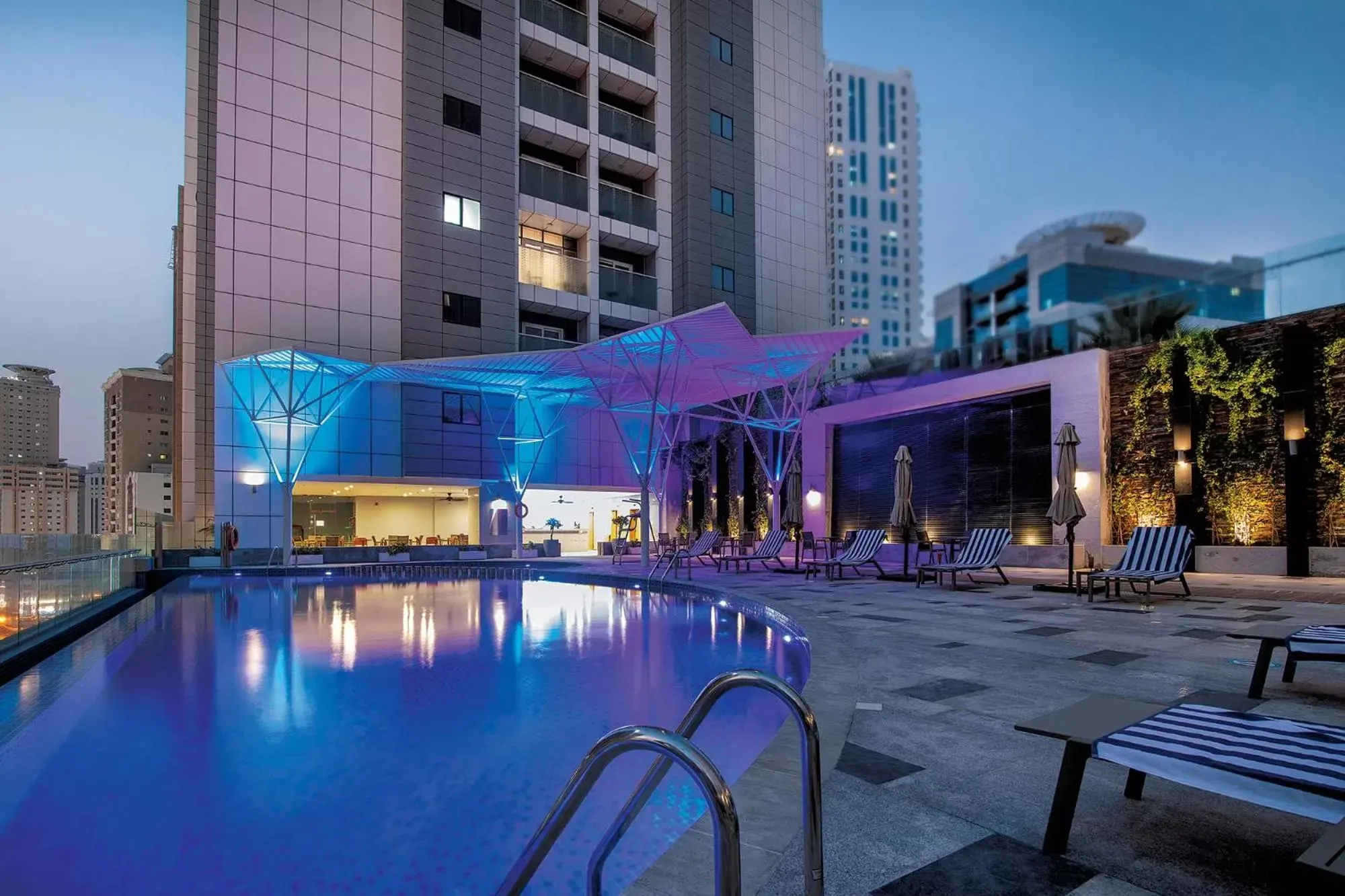 Swimming pool in Pullman Sharjah