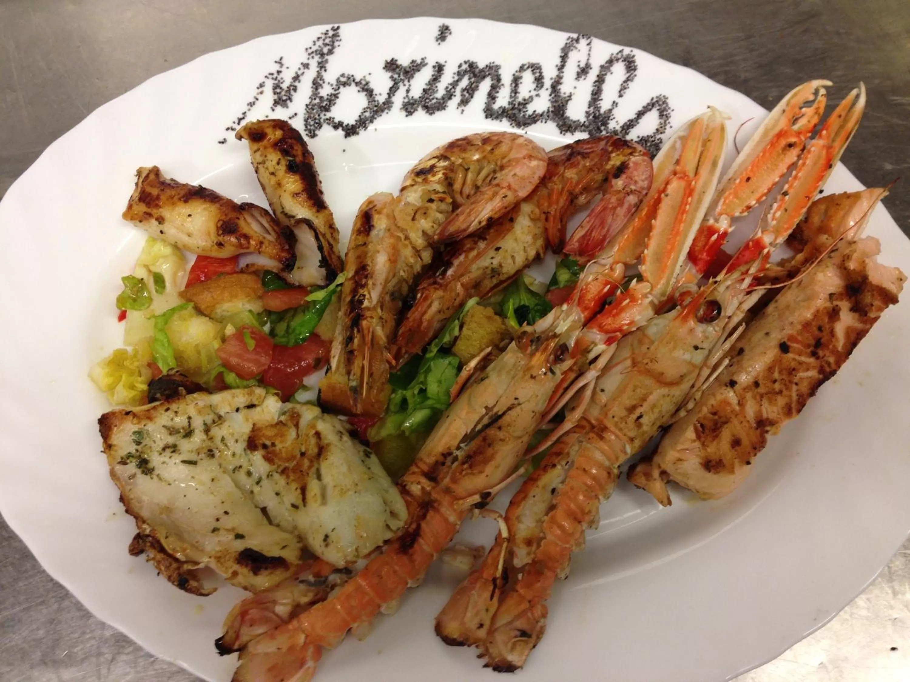 Restaurant/places to eat in Hotel Marinella