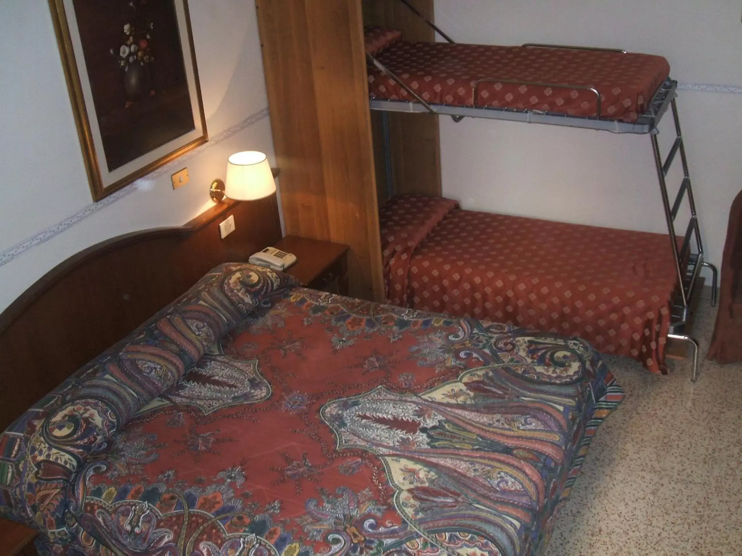 Bed, Bunk Bed in Cambridge Hotel