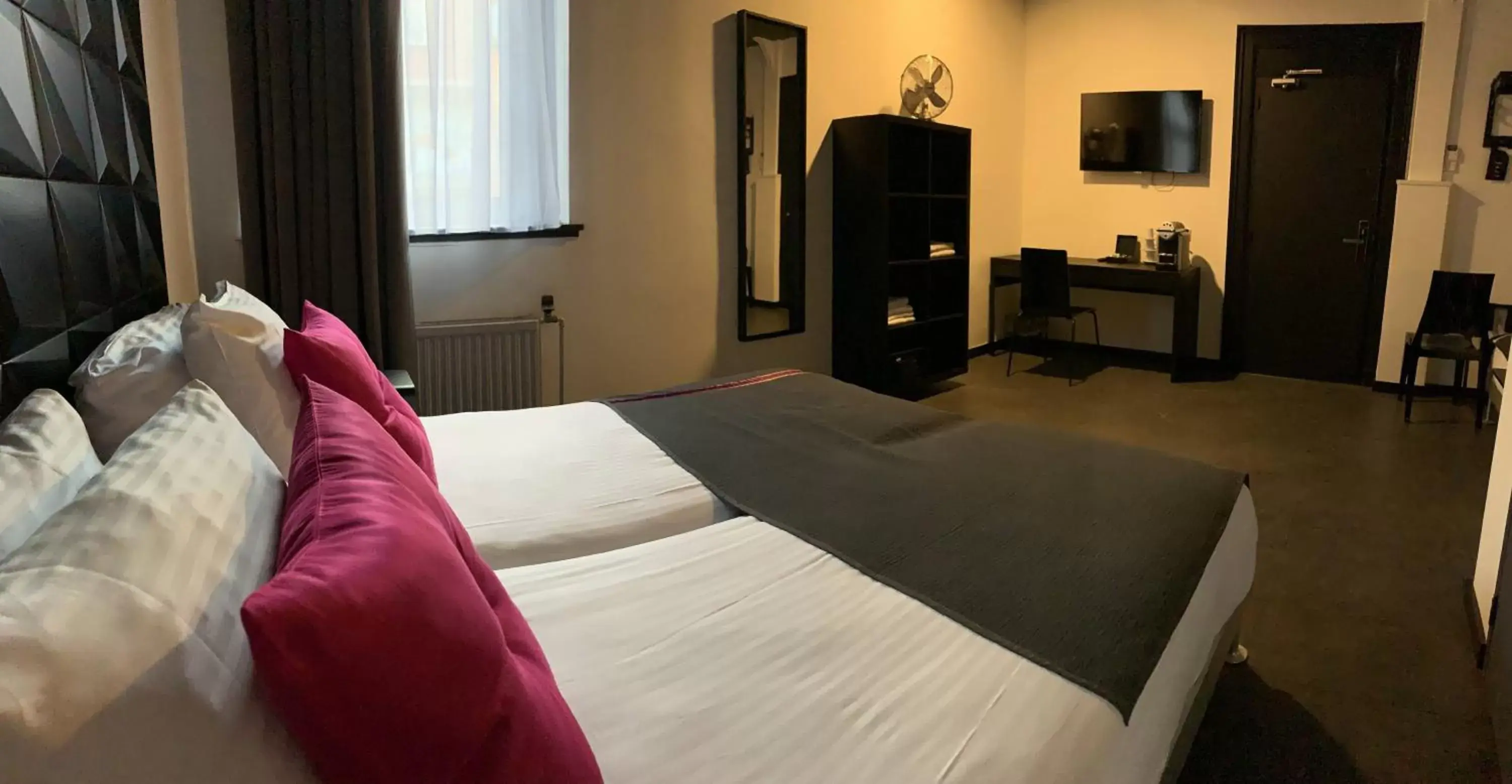 Photo of the whole room, Bed in Hotel De Looier