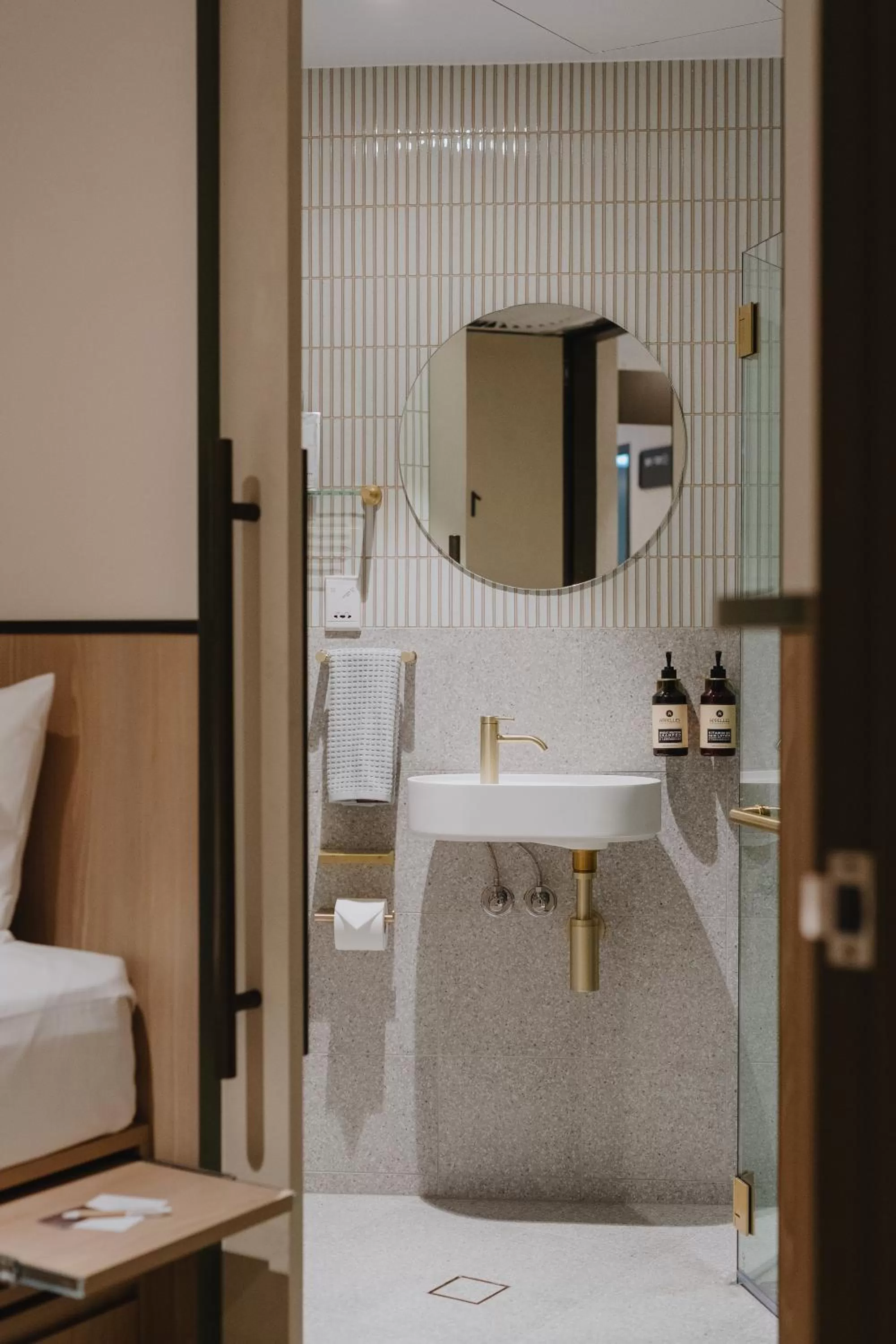 Toilet, Bed in Aerotel Sydney - Inside International Terminal Airport