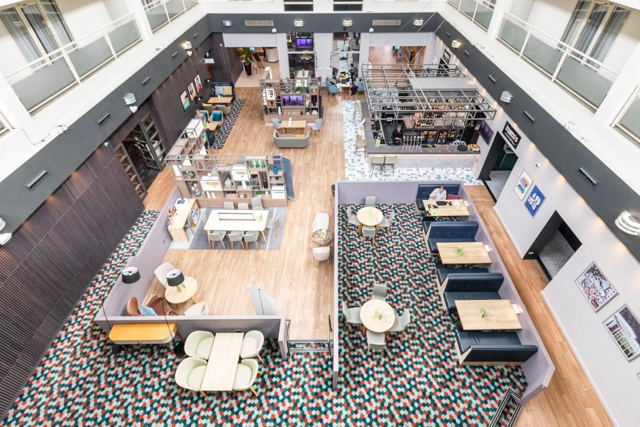 Lounge or bar in Holiday Inn Milton Keynes Central by IHG