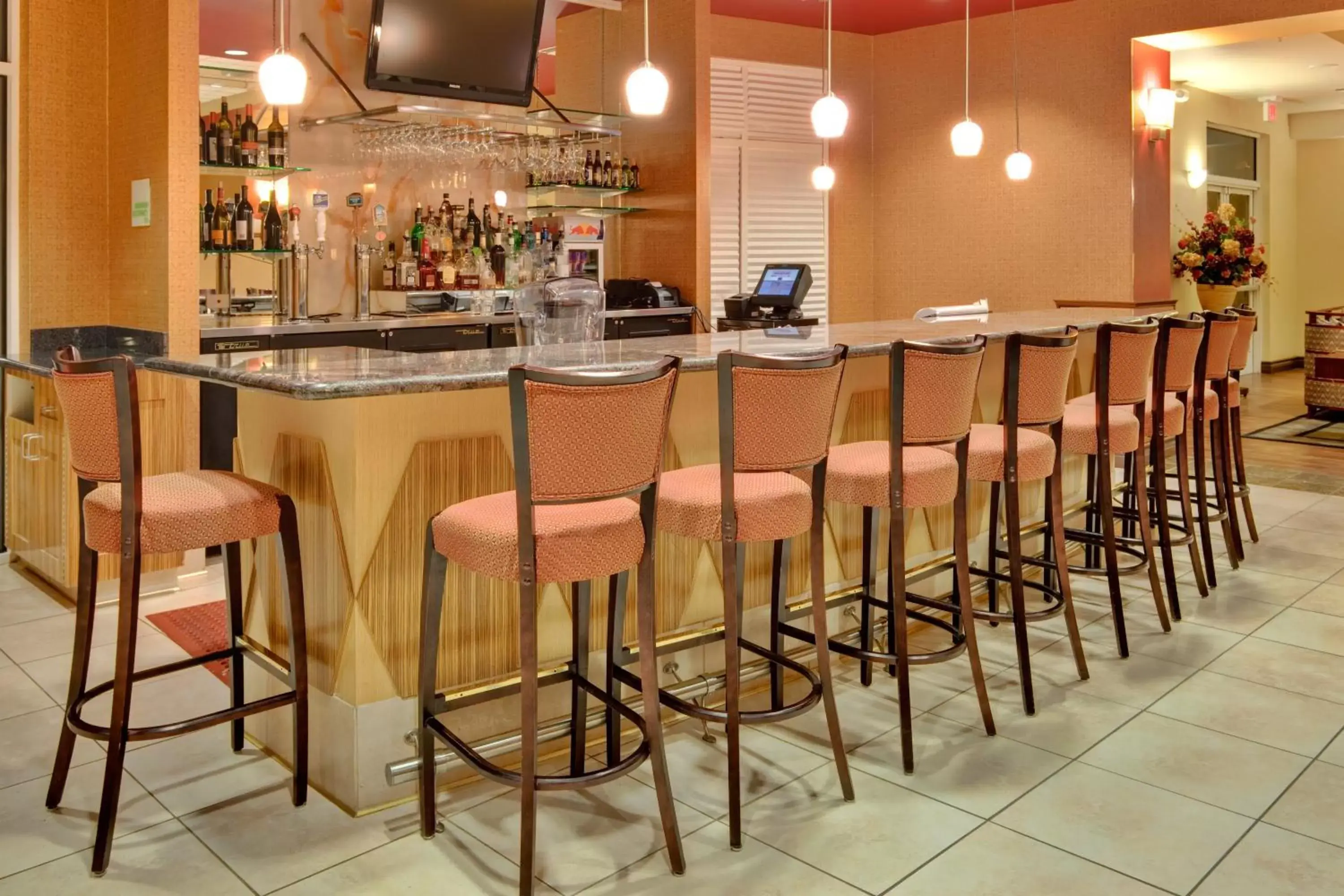 Lounge or bar, Lounge/Bar in Holiday Inn Hotel & Suites Bakersfield, an IHG Hotel