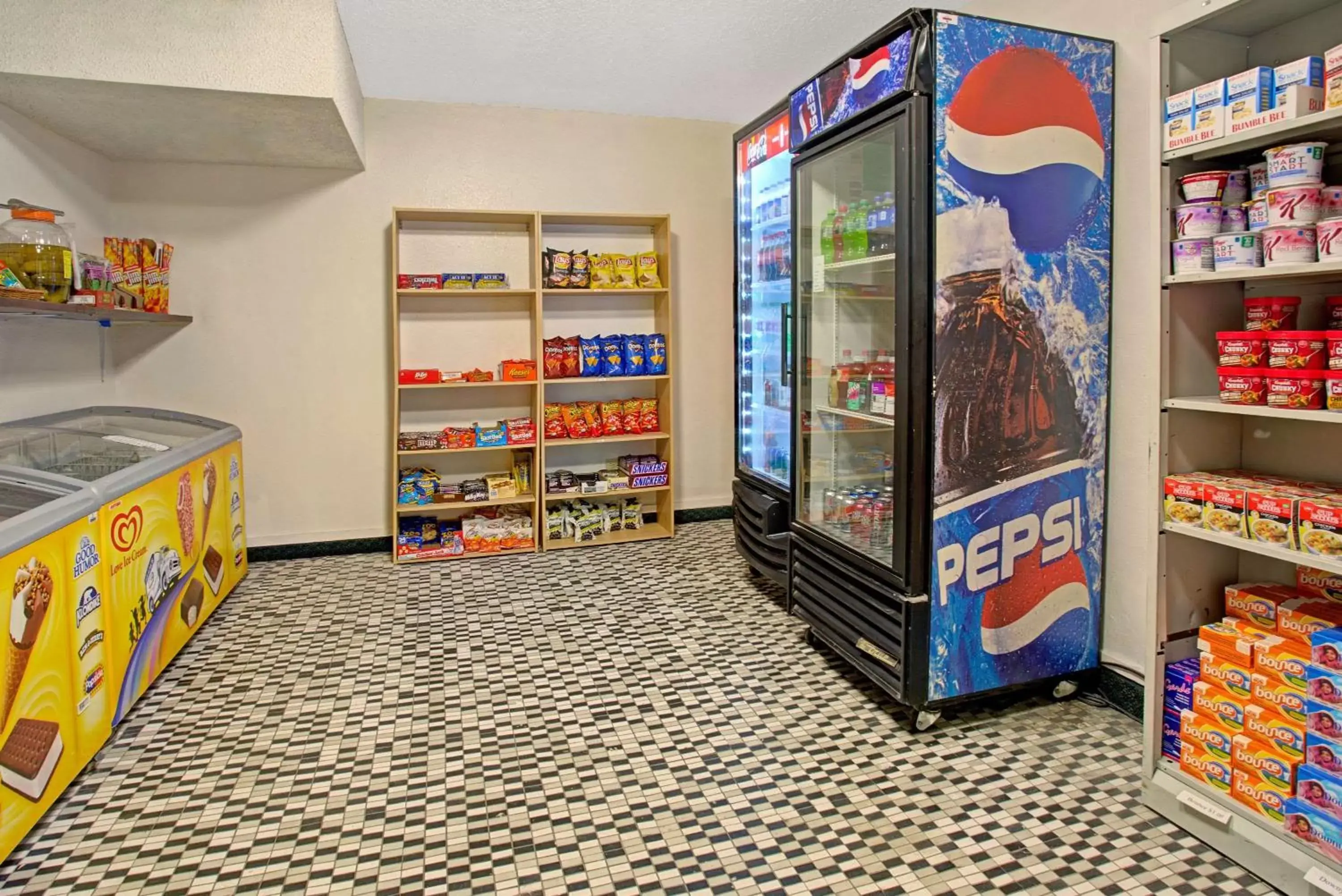 Property building in Super 8 by Wyndham Wheat Ridge/Denver West Property building in Super 8 by Wyndham Wheat Ridge/Denver West