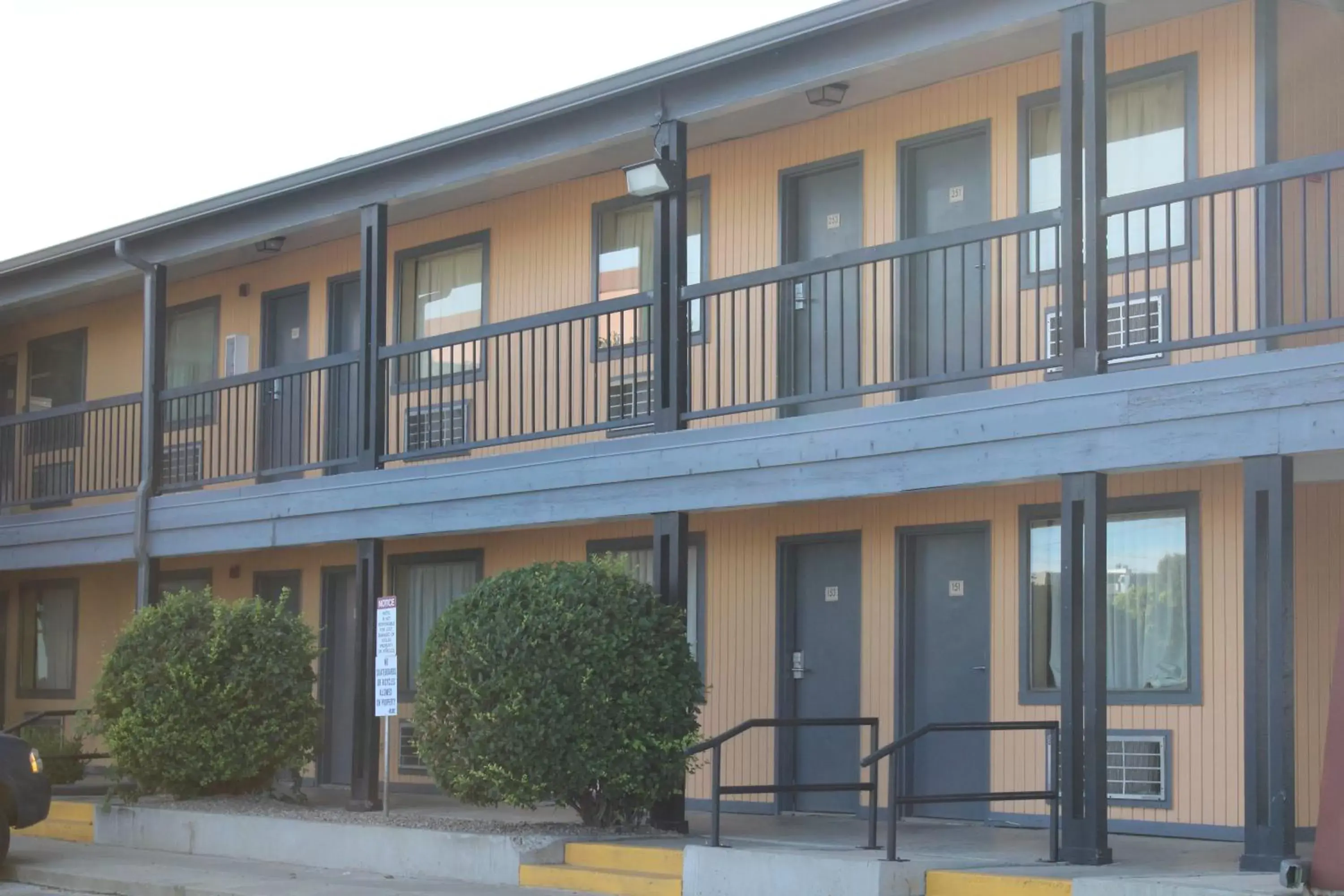 Balcony/Terrace, Property Building in The Executive Inn & Suites