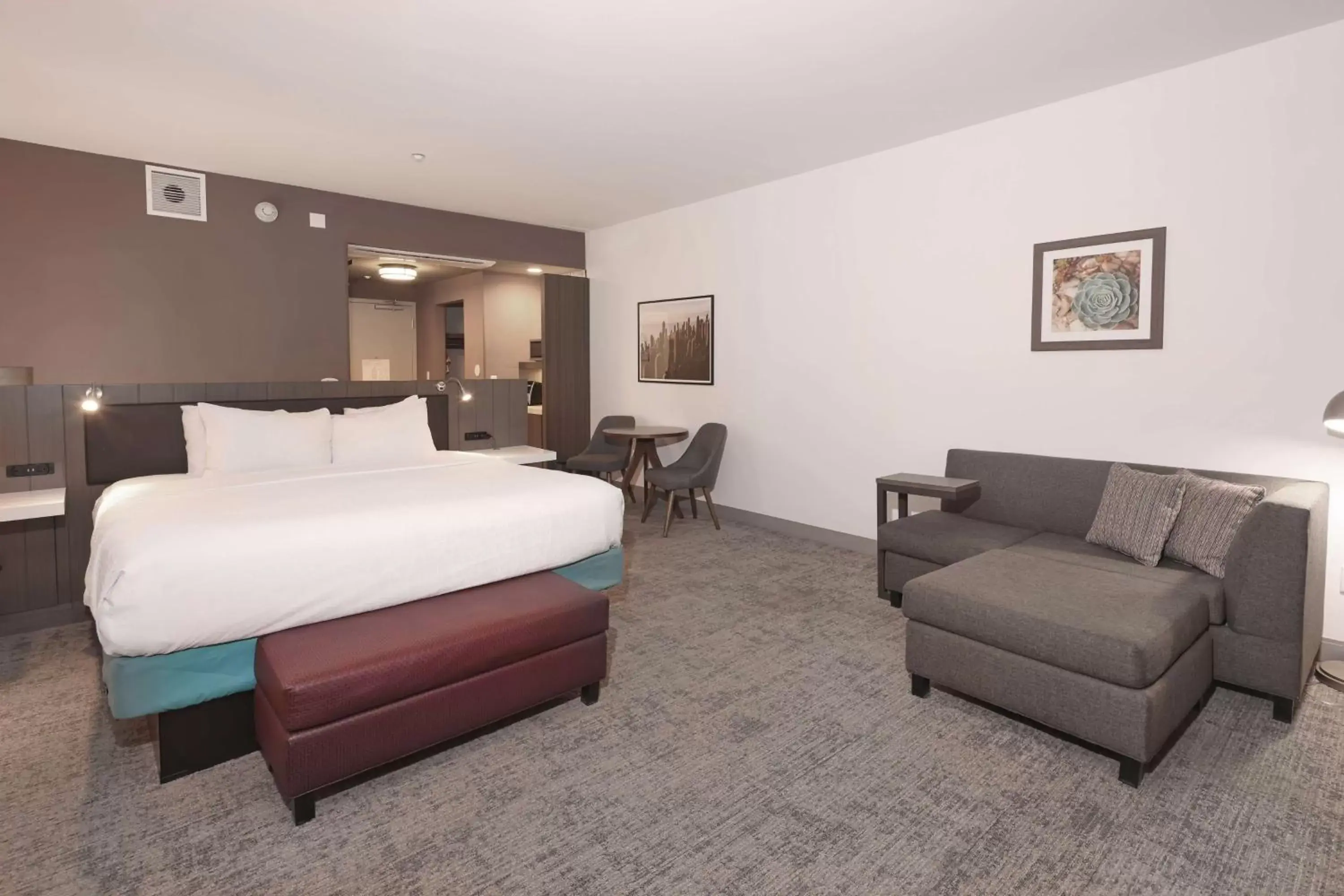 Living room, Bed in Hilton Garden Inn Chandler Downtown Living room, Bed in Hilton Garden Inn Chandler Downtown