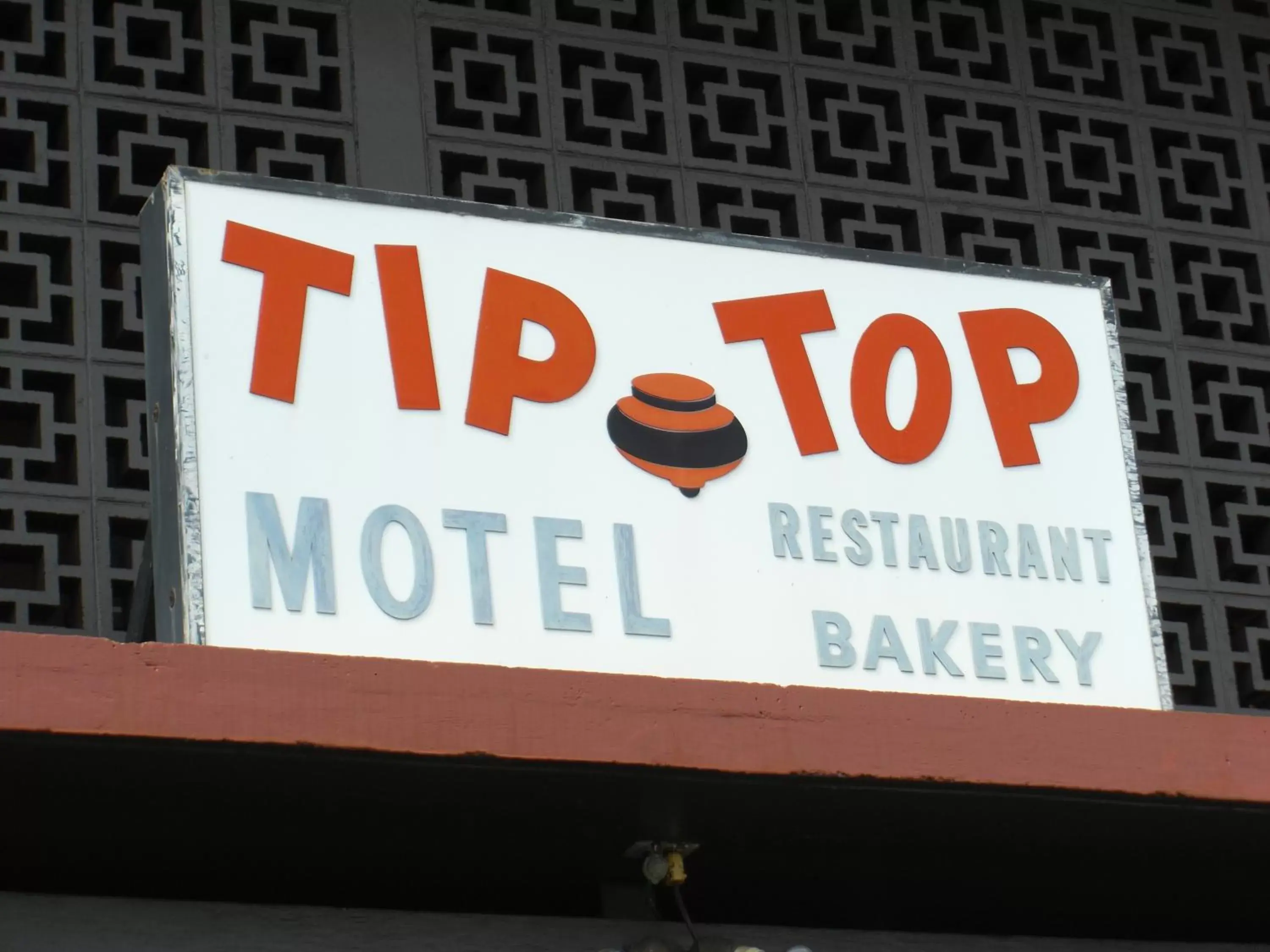 Restaurant/places to eat in Tip Top Motel