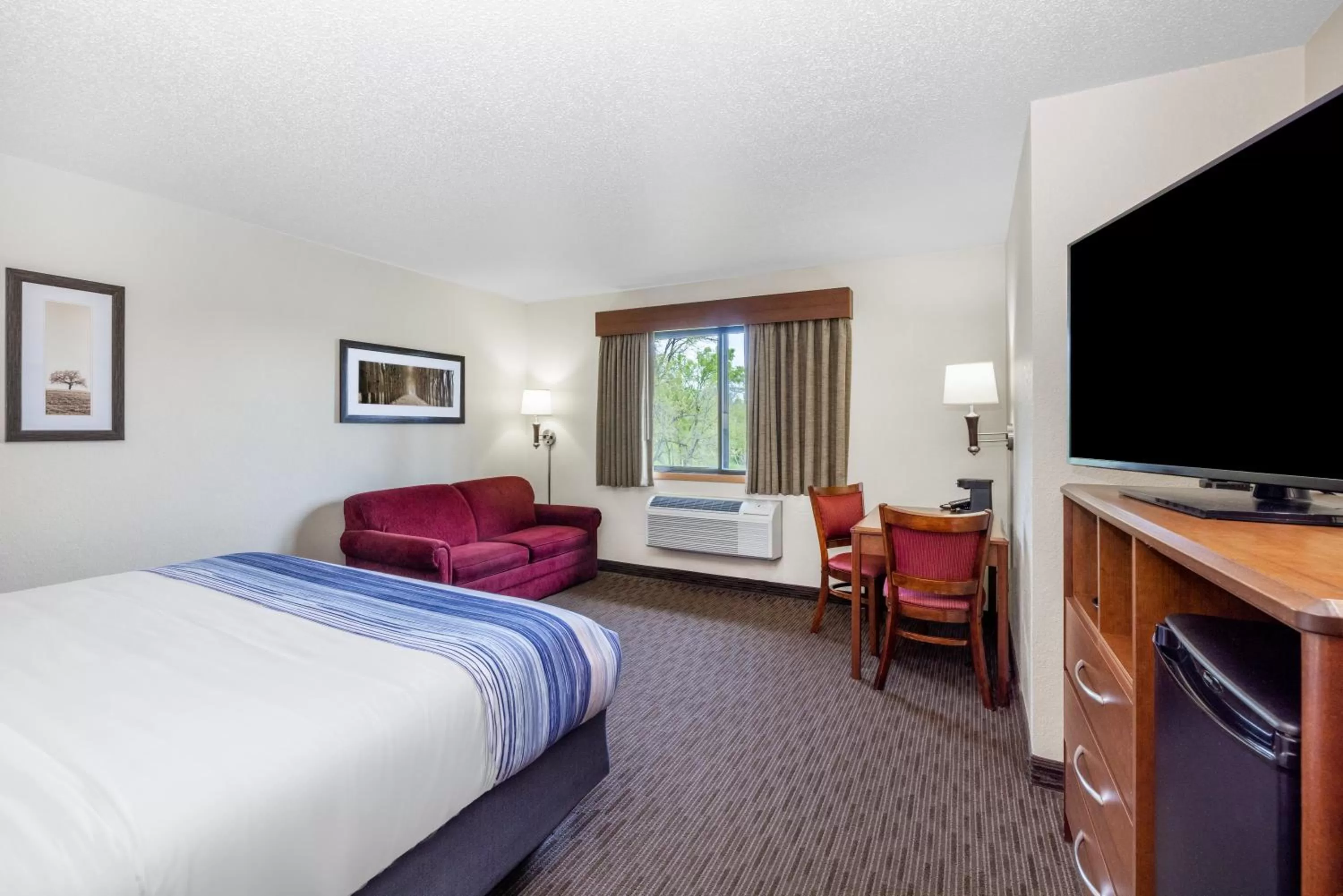 Photo of the whole room, Bed in AmericInn by Wyndham Dickinson