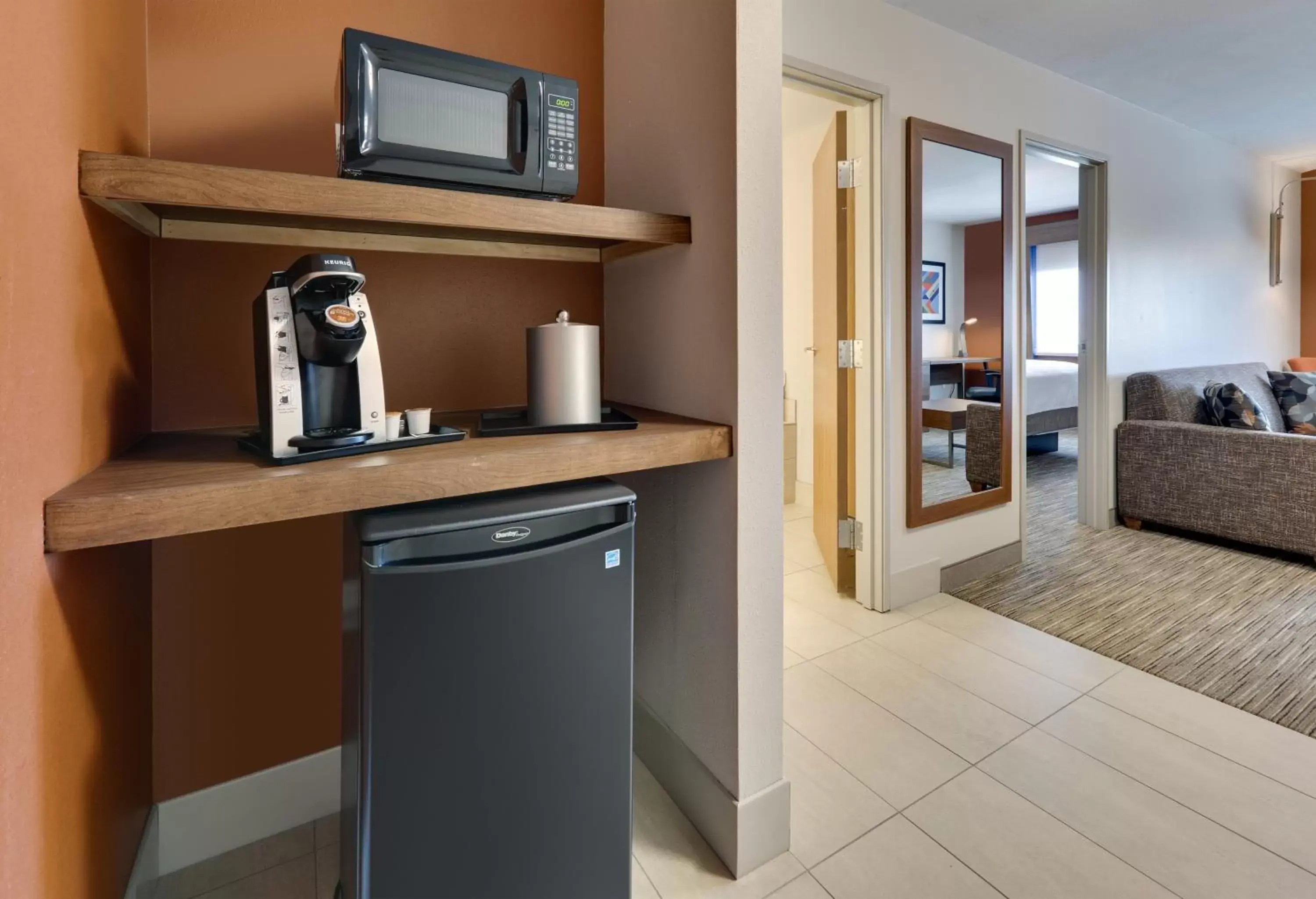 Photo of the whole room, Kitchen/Kitchenette in Holiday Inn Express Scottsbluff - Gering, an IHG Hotel