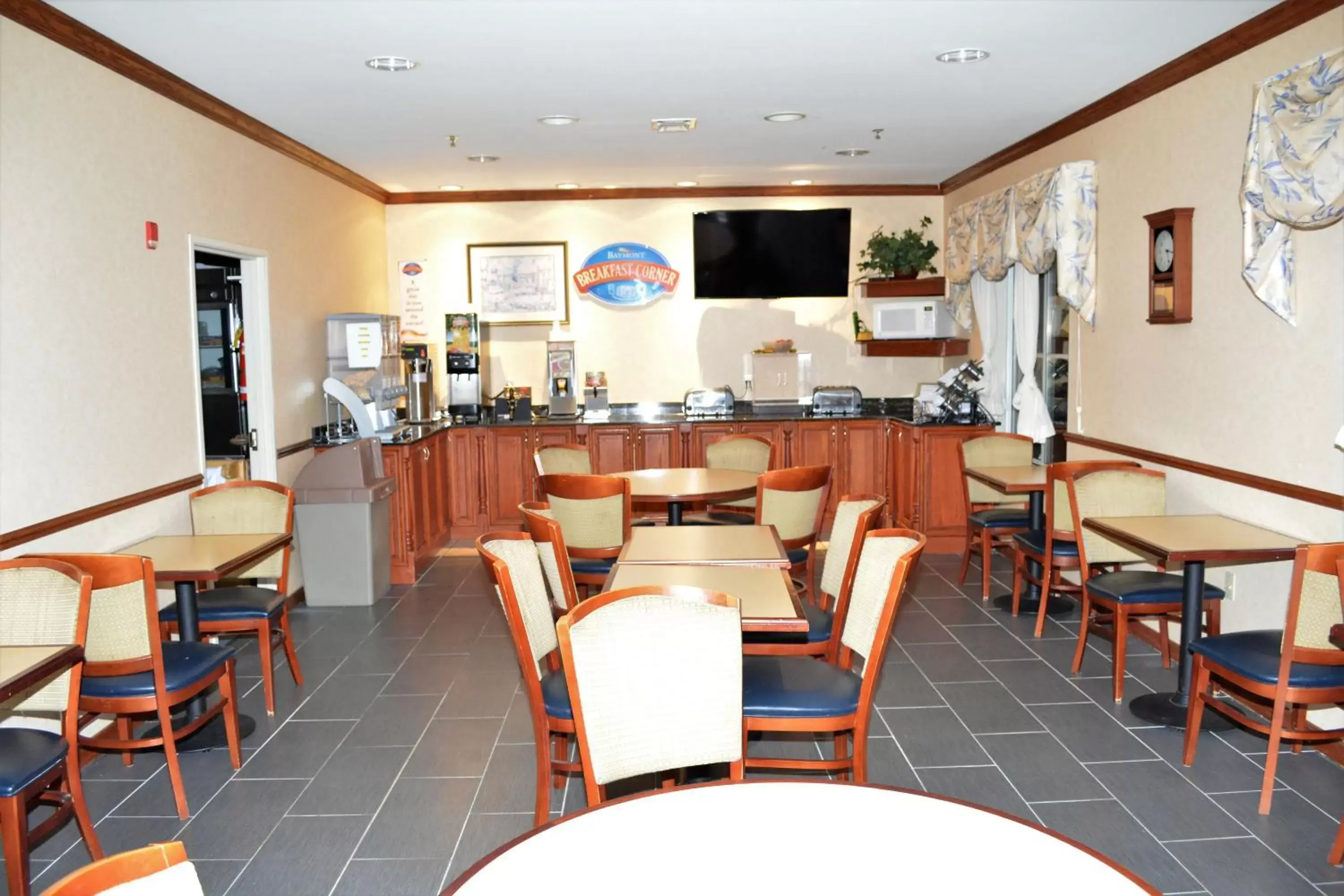Breakfast, Restaurant/Places to Eat in Baymont by Wyndham Waterford/Burlington WI
