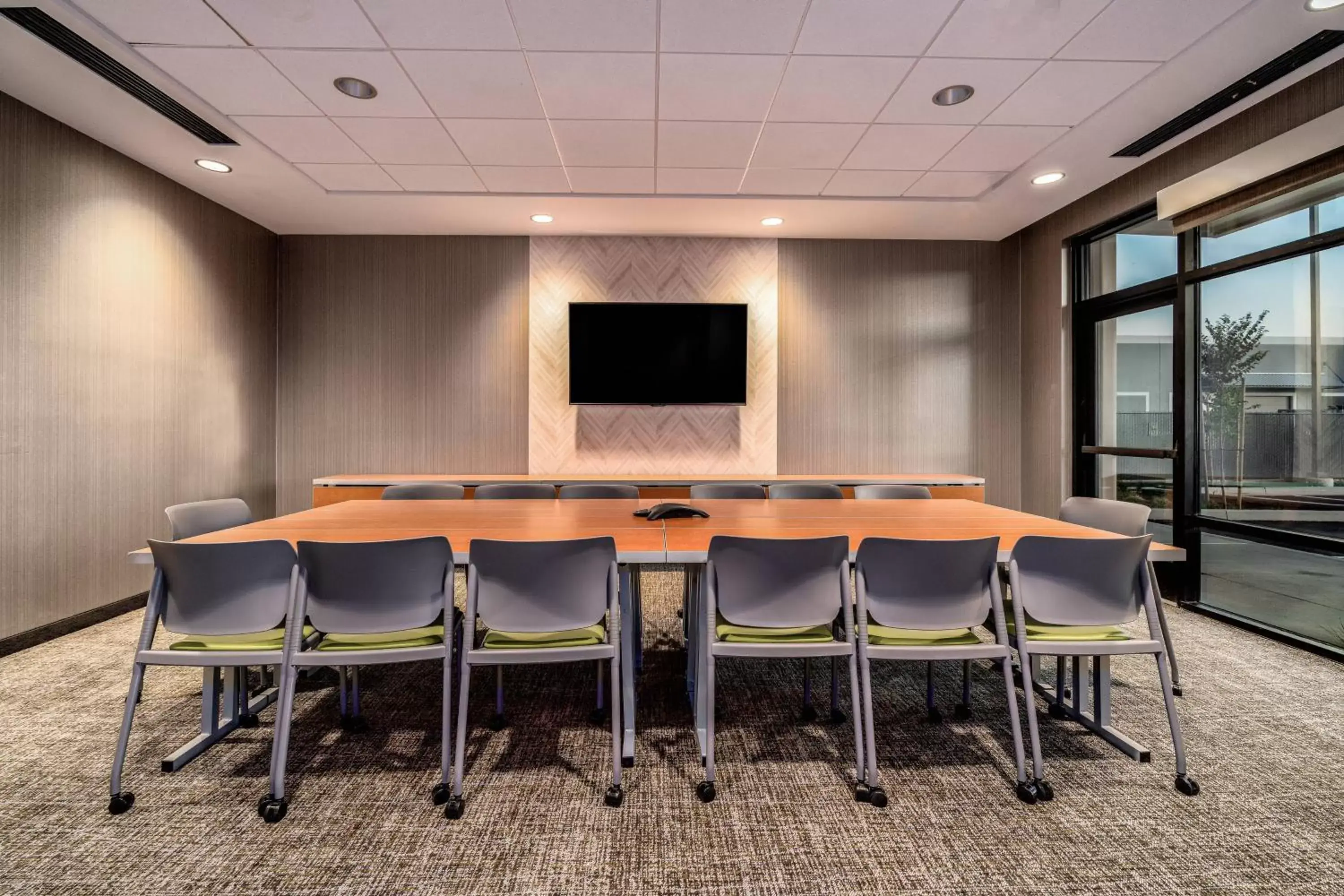 Meeting/conference room in SpringHill Suites by Marriott Oakland Airport