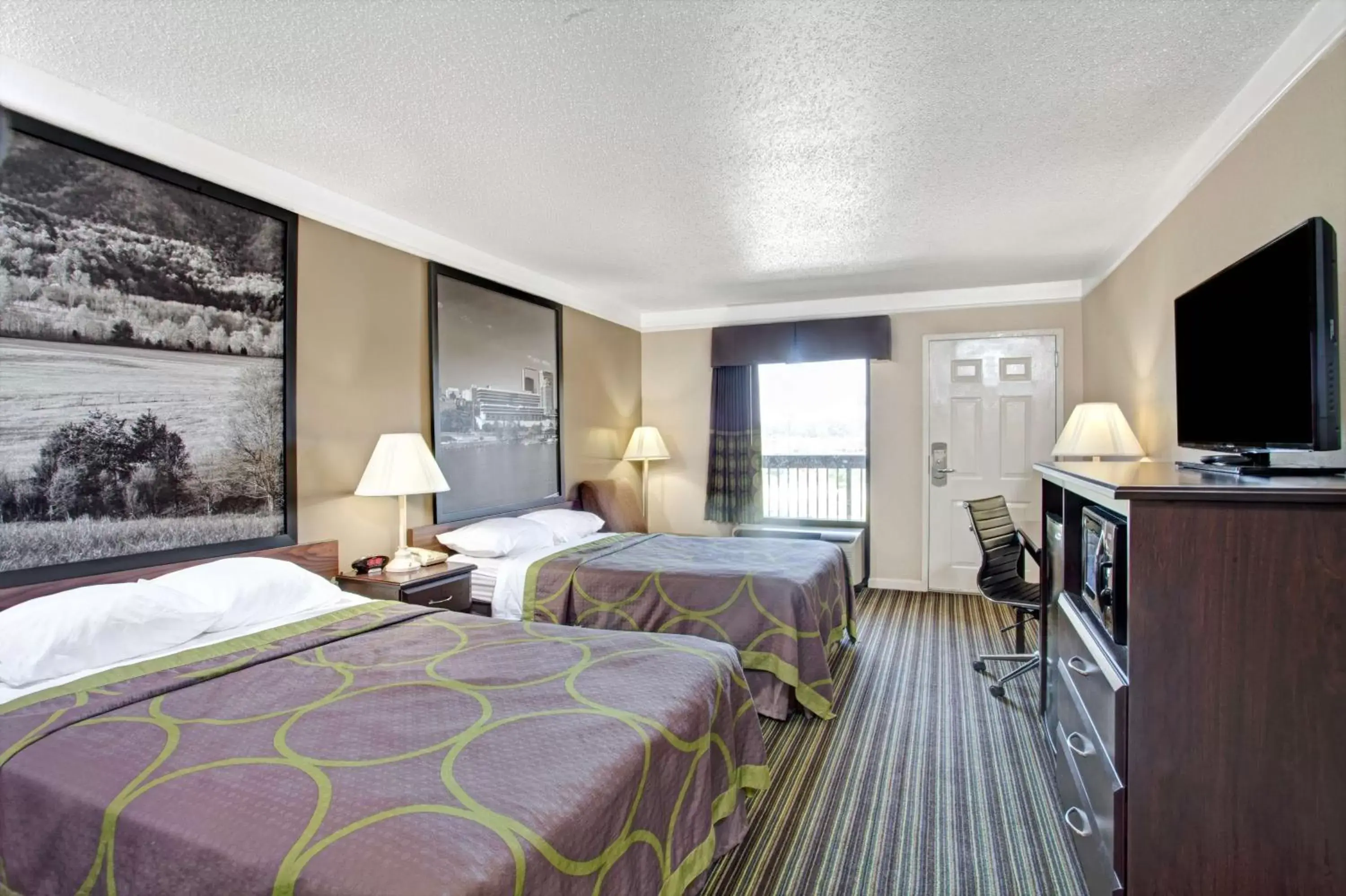 Double Room with Two Double Beds - Smoking in Super 8 by Wyndham Knoxville East
