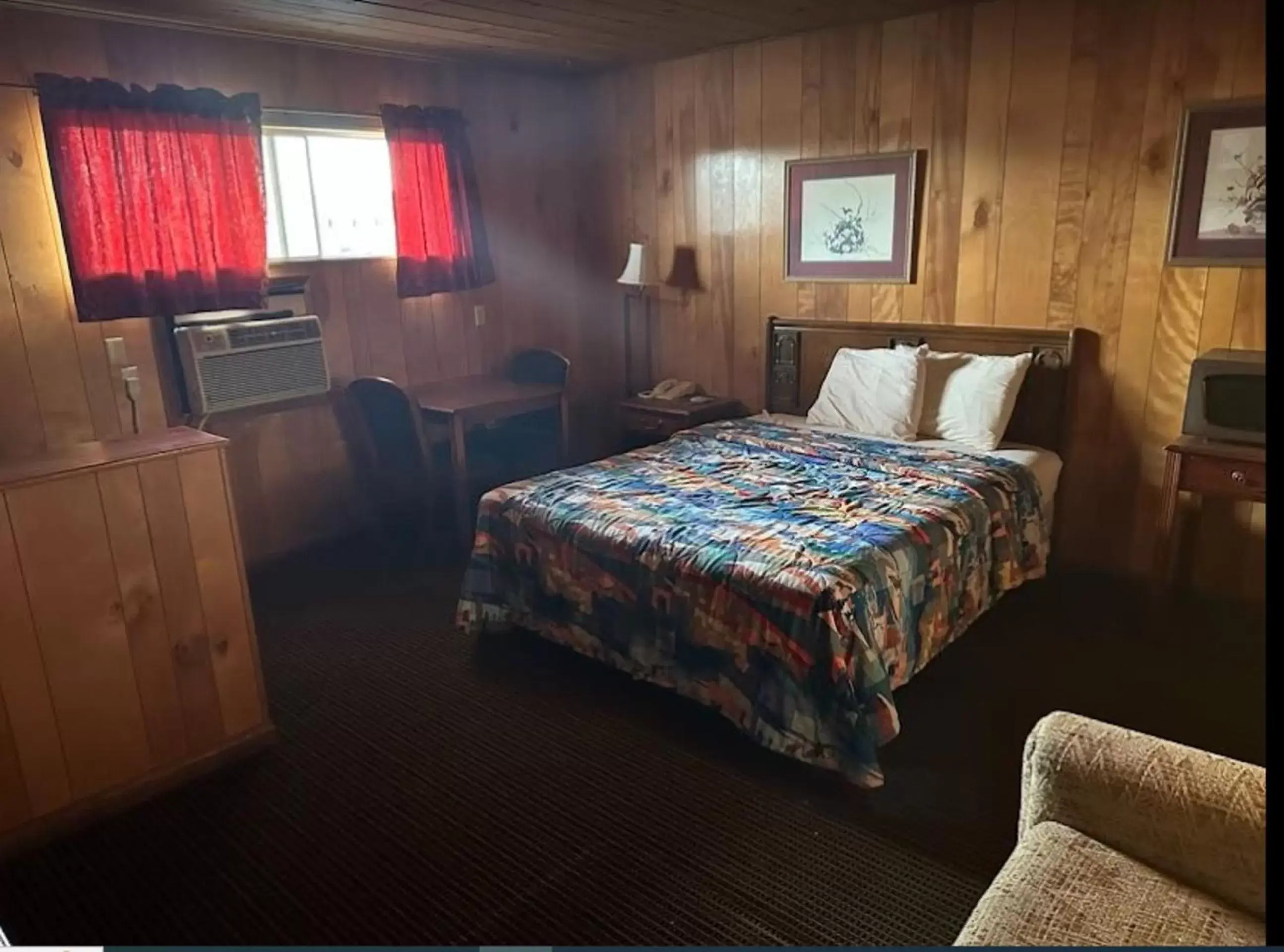 Bedroom, Bed in Love Hotels Western Holiday by OYO at Harlan Lake NE