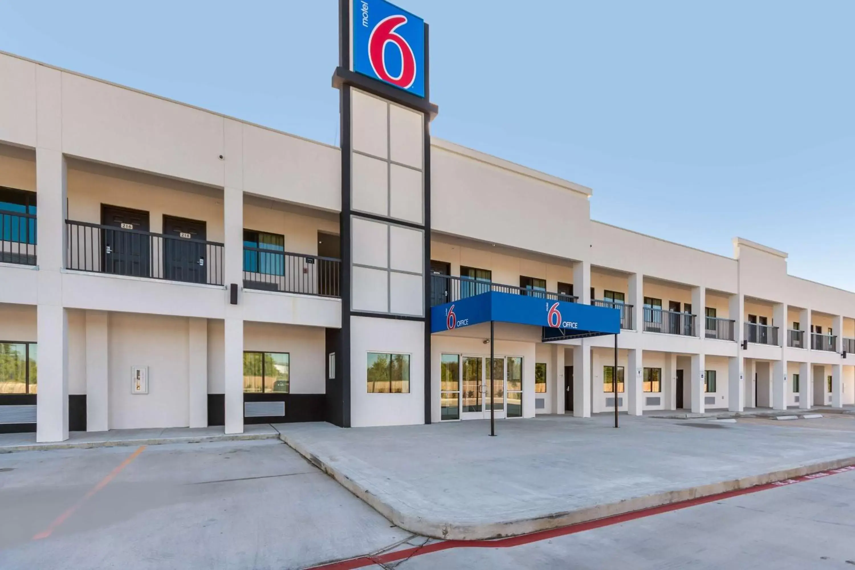 Property Building in Motel 6-Channelview, TX