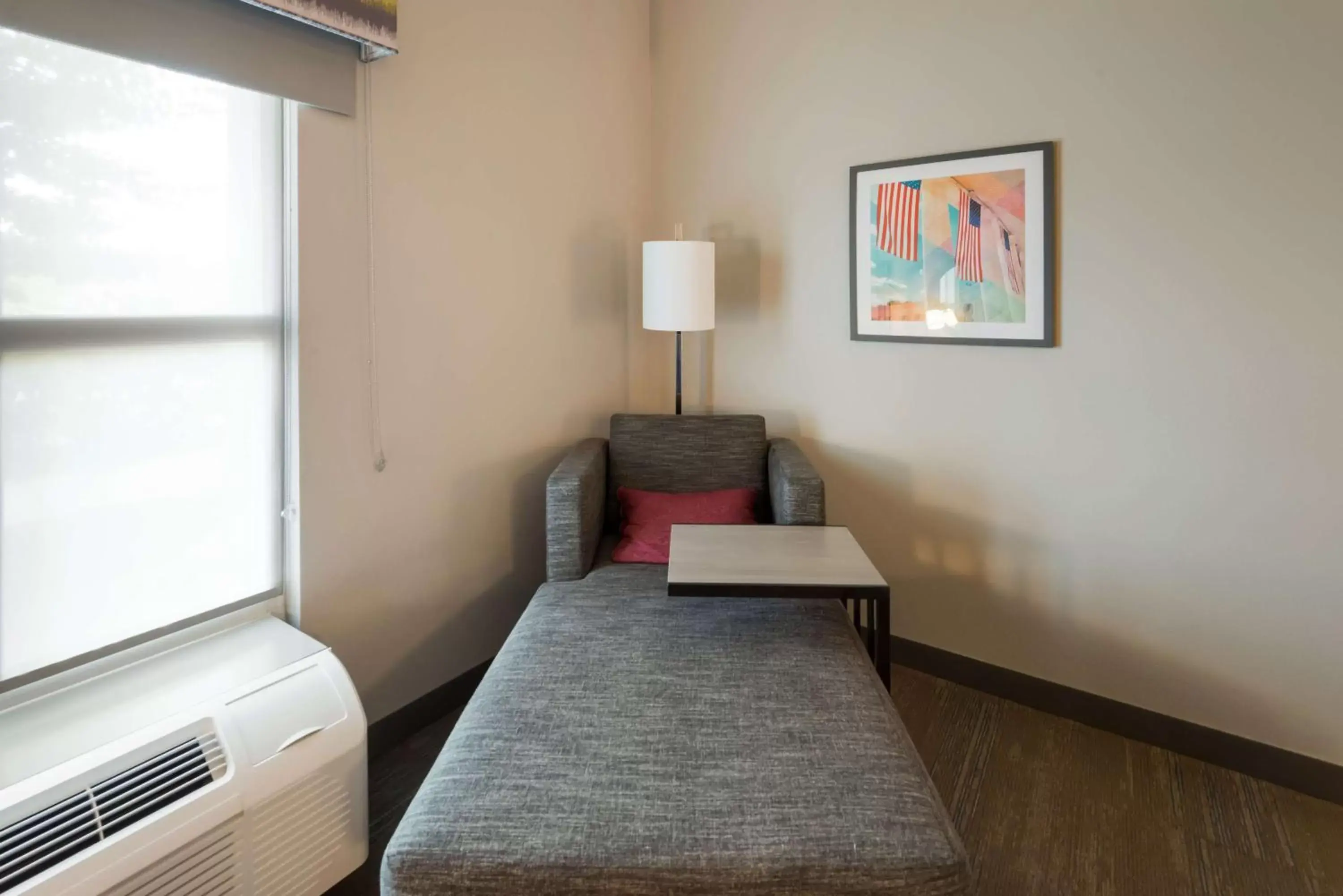 Living room, Seating Area in Hampton Inn and Suites Fredericksburg