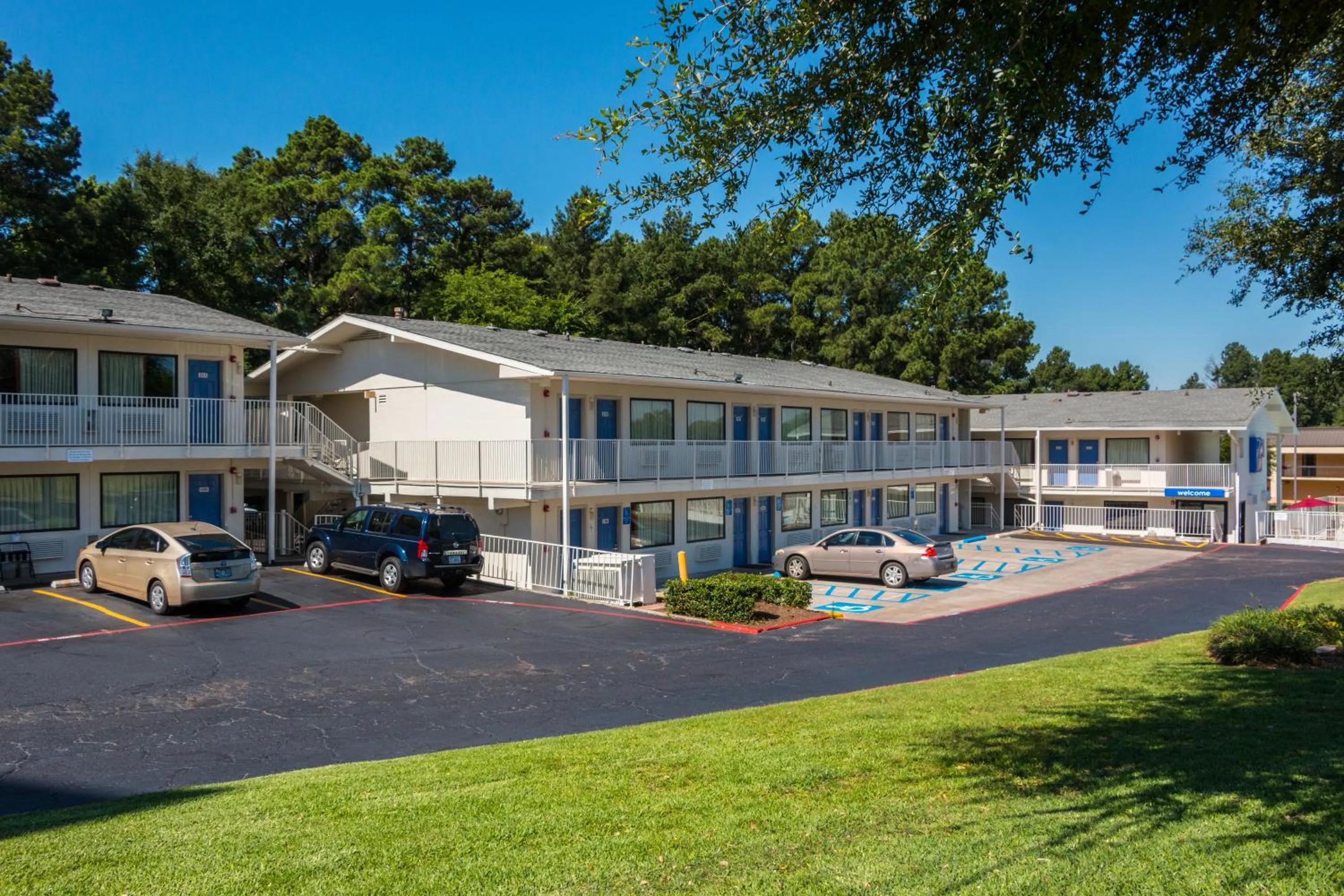 Property building in Motel 6-Longview, TX