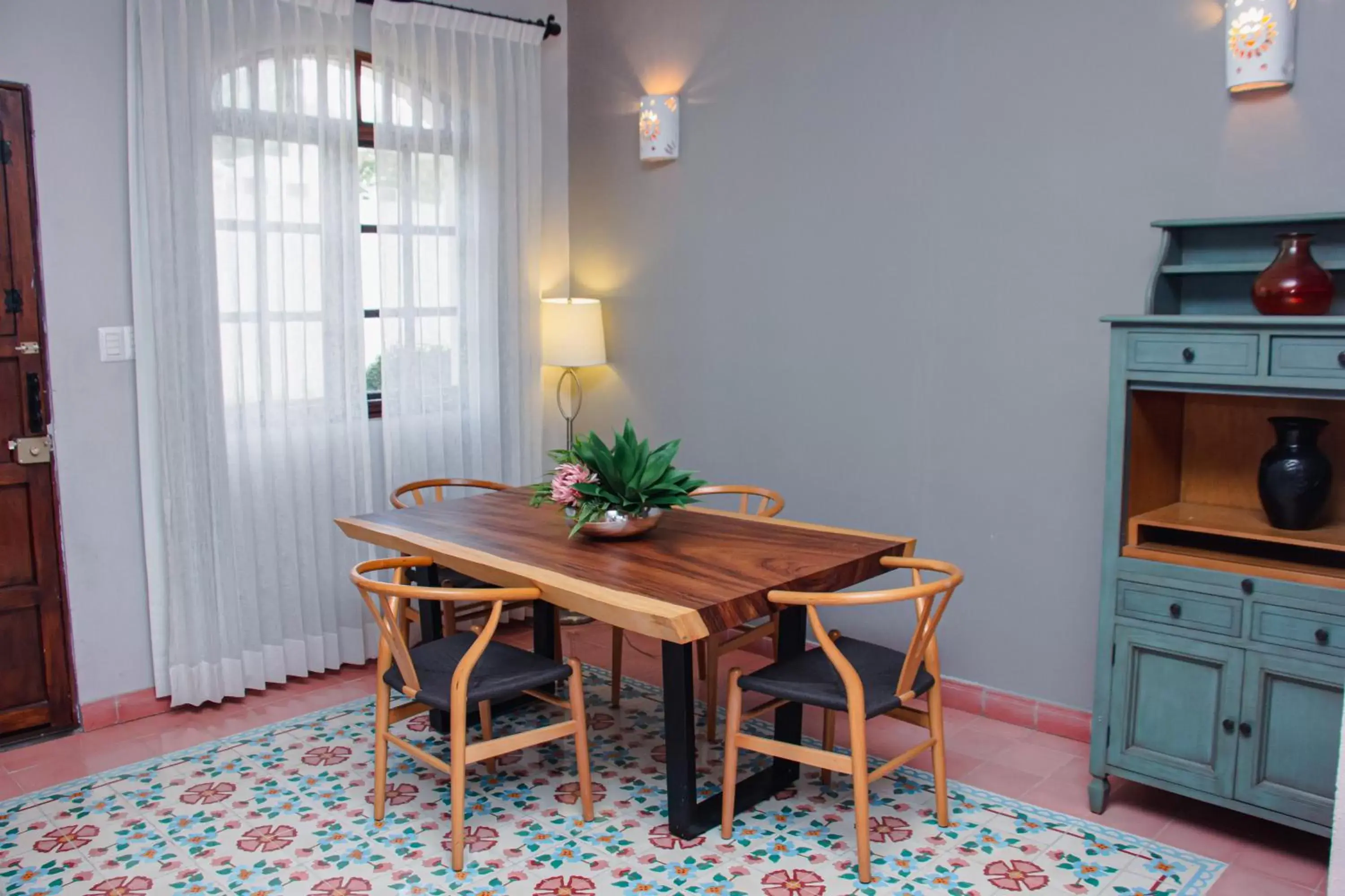 Kitchen or kitchenette, Dining Area in Hotel Marionetas