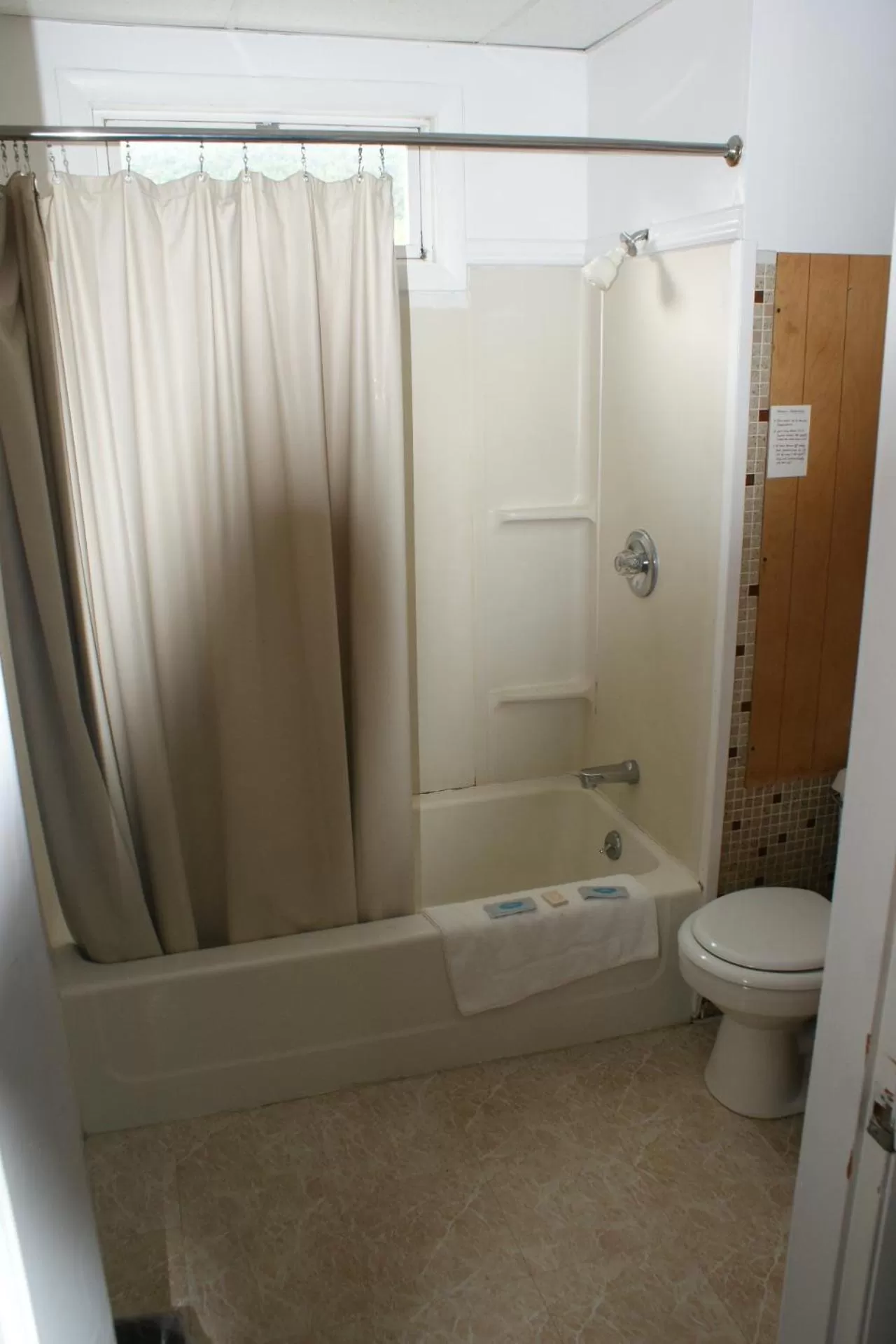 Bathroom in Northern Peaks Motor Inn