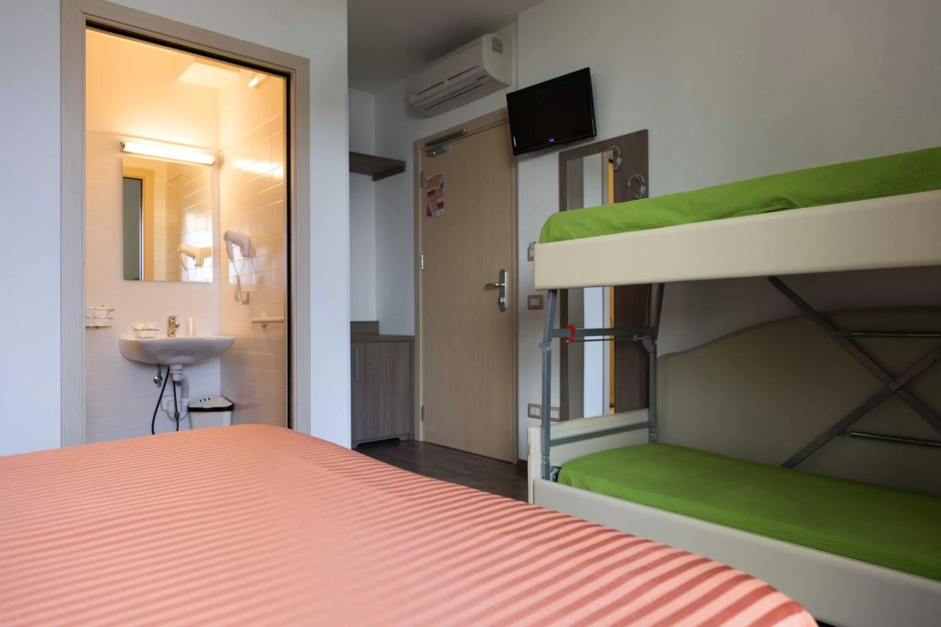 bunk bed, Bed in Hotel Miramare